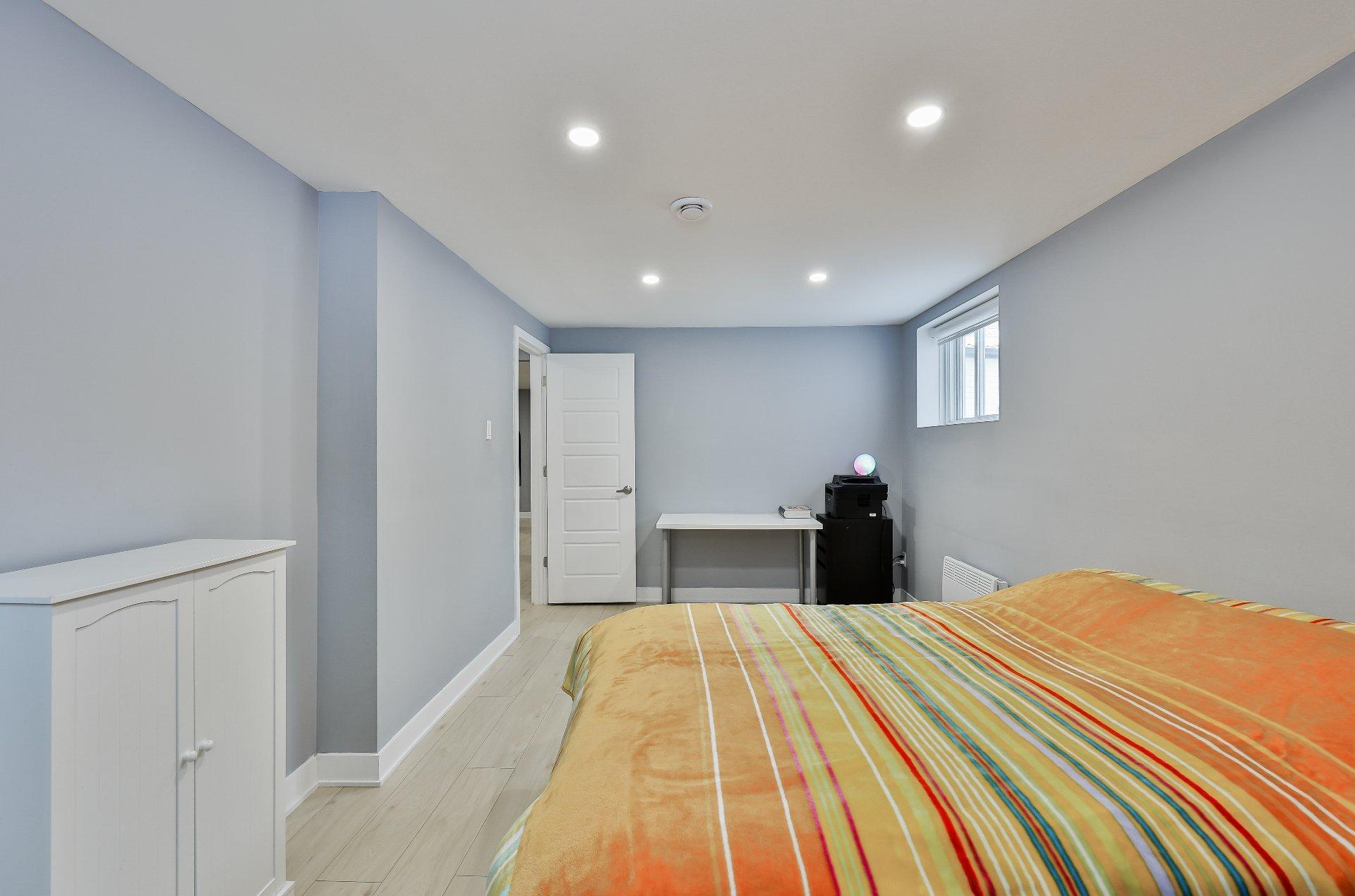 









277


Rue Paré

,
L'Assomption,




QC
J5W0K5

