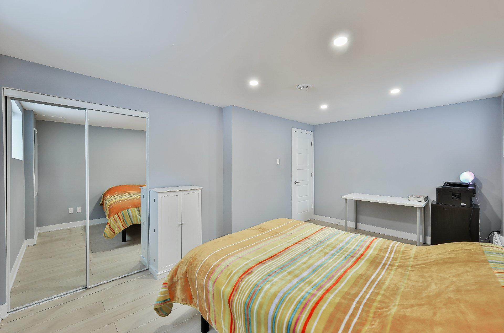 









277


Rue Paré

,
L'Assomption,




QC
J5W0K5

