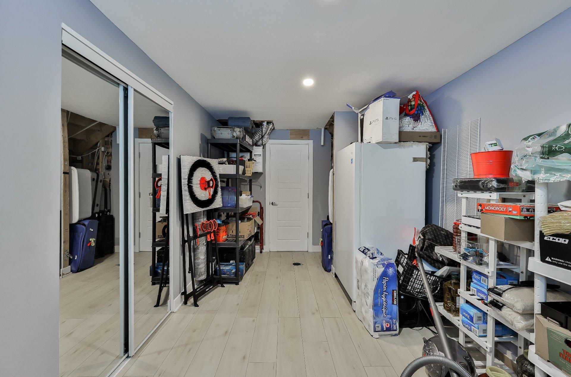 









277


Rue Paré

,
L'Assomption,




QC
J5W0K5

