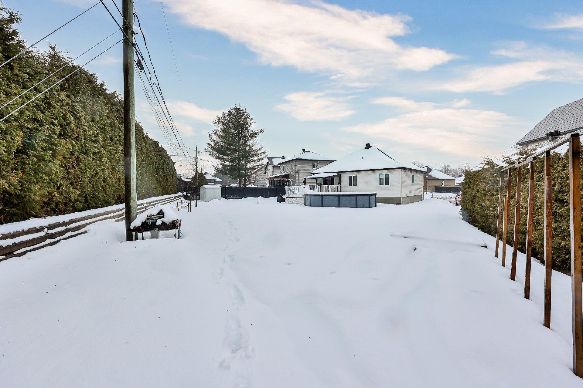 









277


Rue Paré

,
L'Assomption,




QC
J5W0K5

