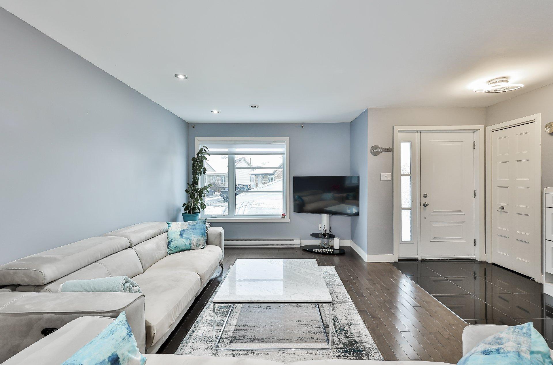 









277


Rue Paré

,
L'Assomption,




QC
J5W0K5

