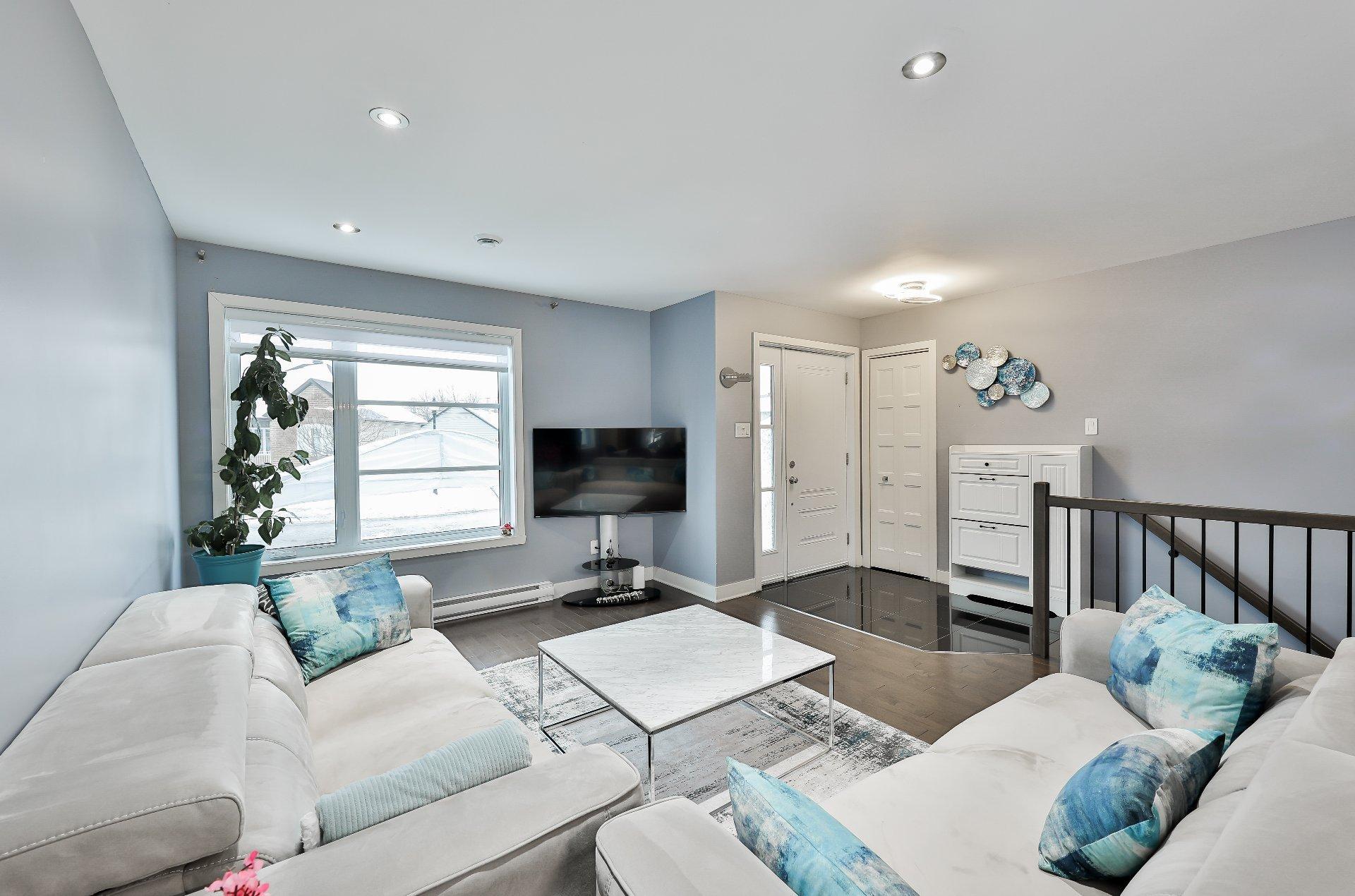 









277


Rue Paré

,
L'Assomption,




QC
J5W0K5

