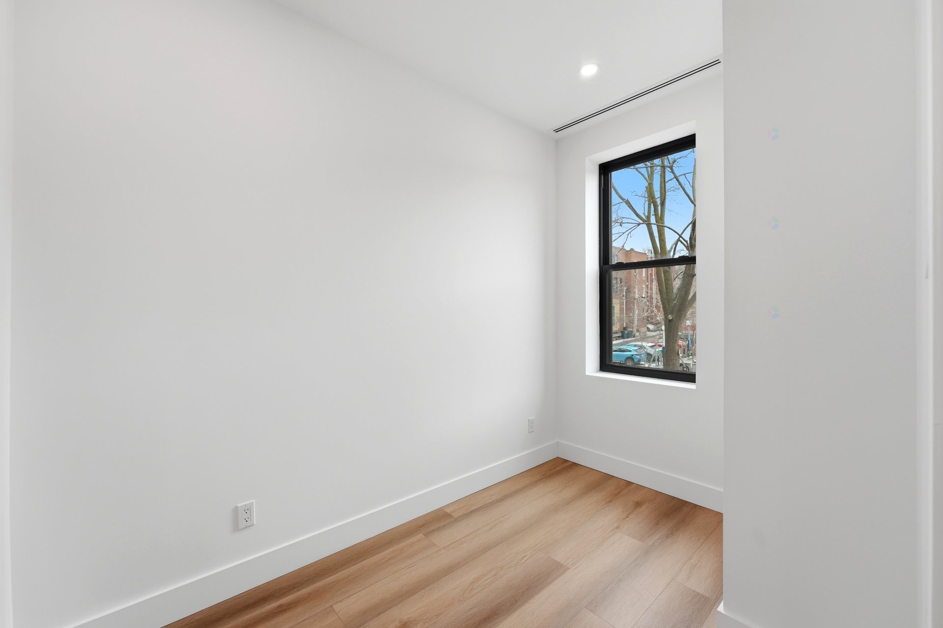 









139


Av. Querbes

,
Montréal (Outremont),




QC
H2V3V8

