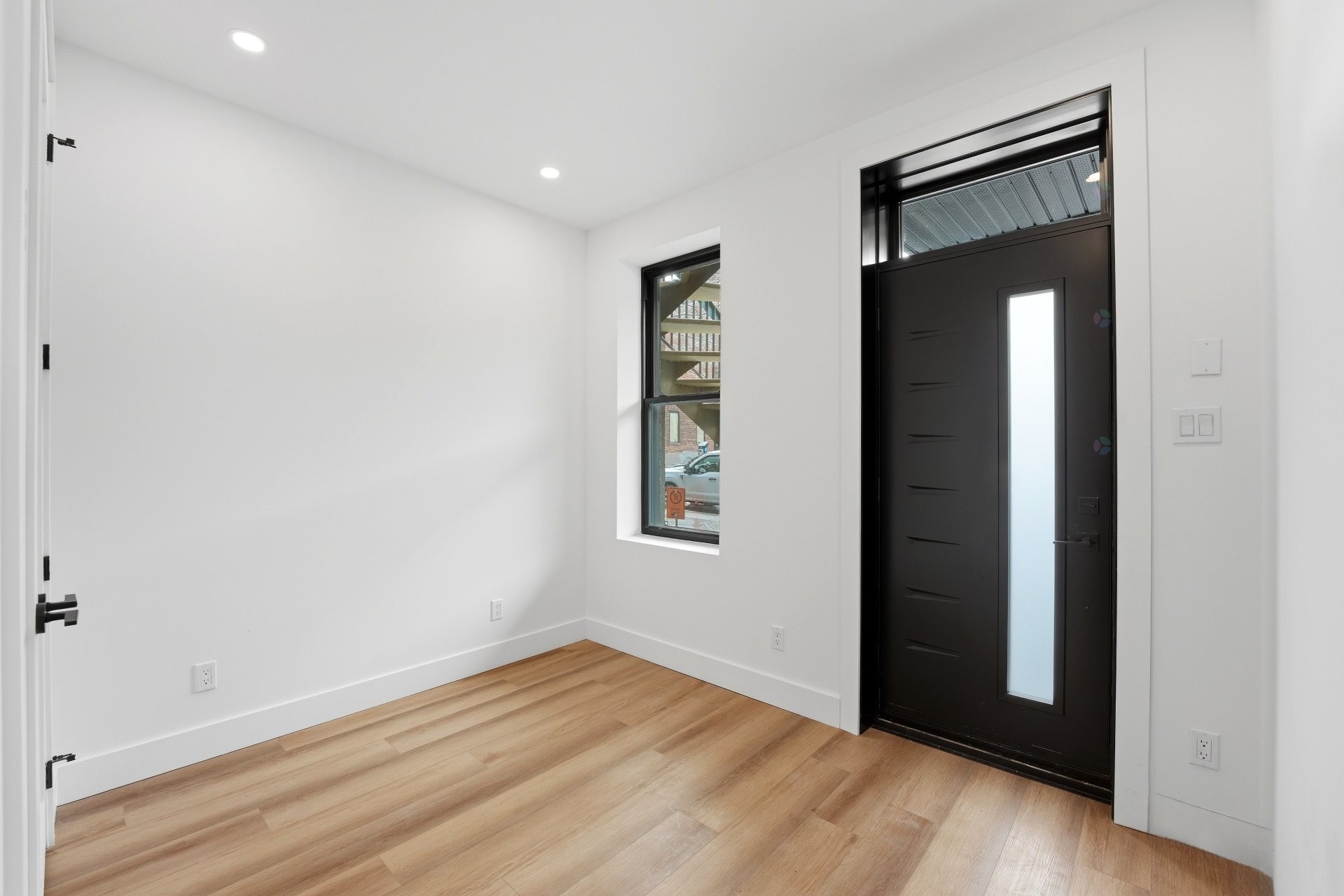 









137


Av. Querbes

,
Montréal (Outremont),




QC
H2V3V8

