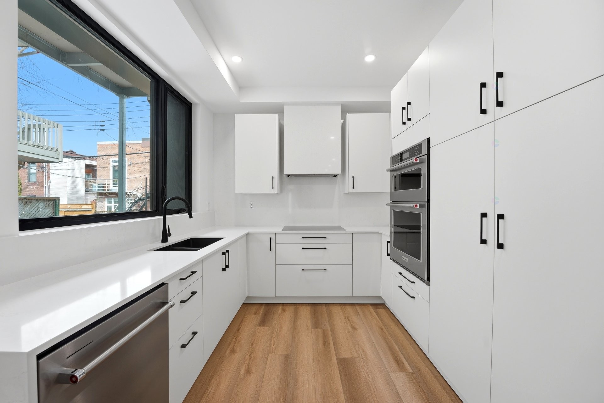









137


Av. Querbes

,
Montréal (Outremont),




QC
H2V3V8

