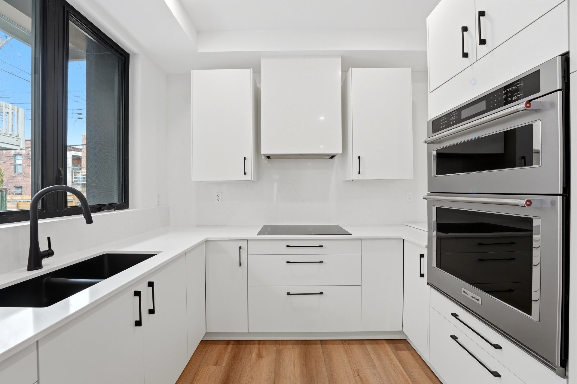 









137


Av. Querbes

,
Montréal (Outremont),




QC
H2V3V8

