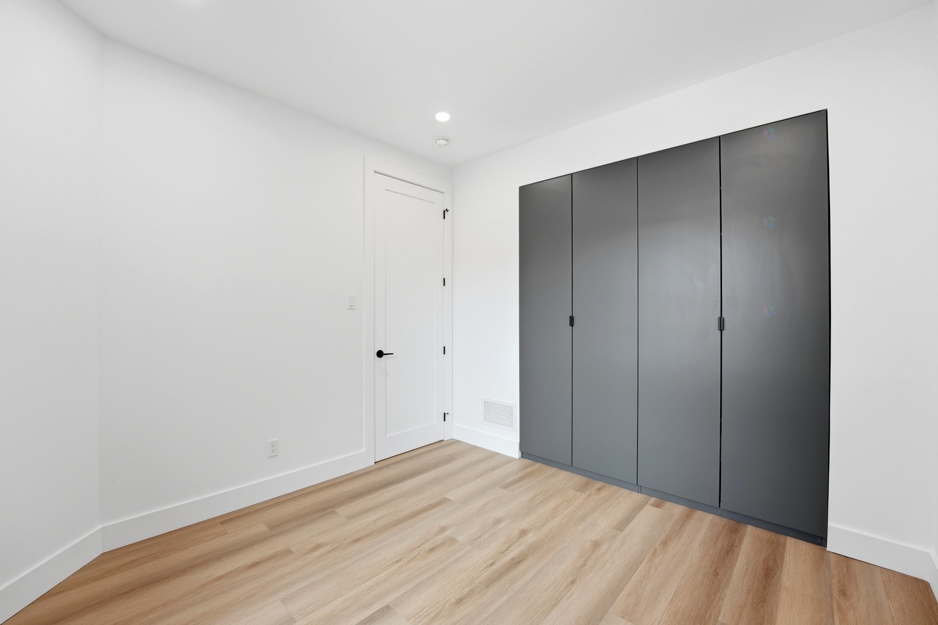 









137


Av. Querbes

,
Montréal (Outremont),




QC
H2V3V8

