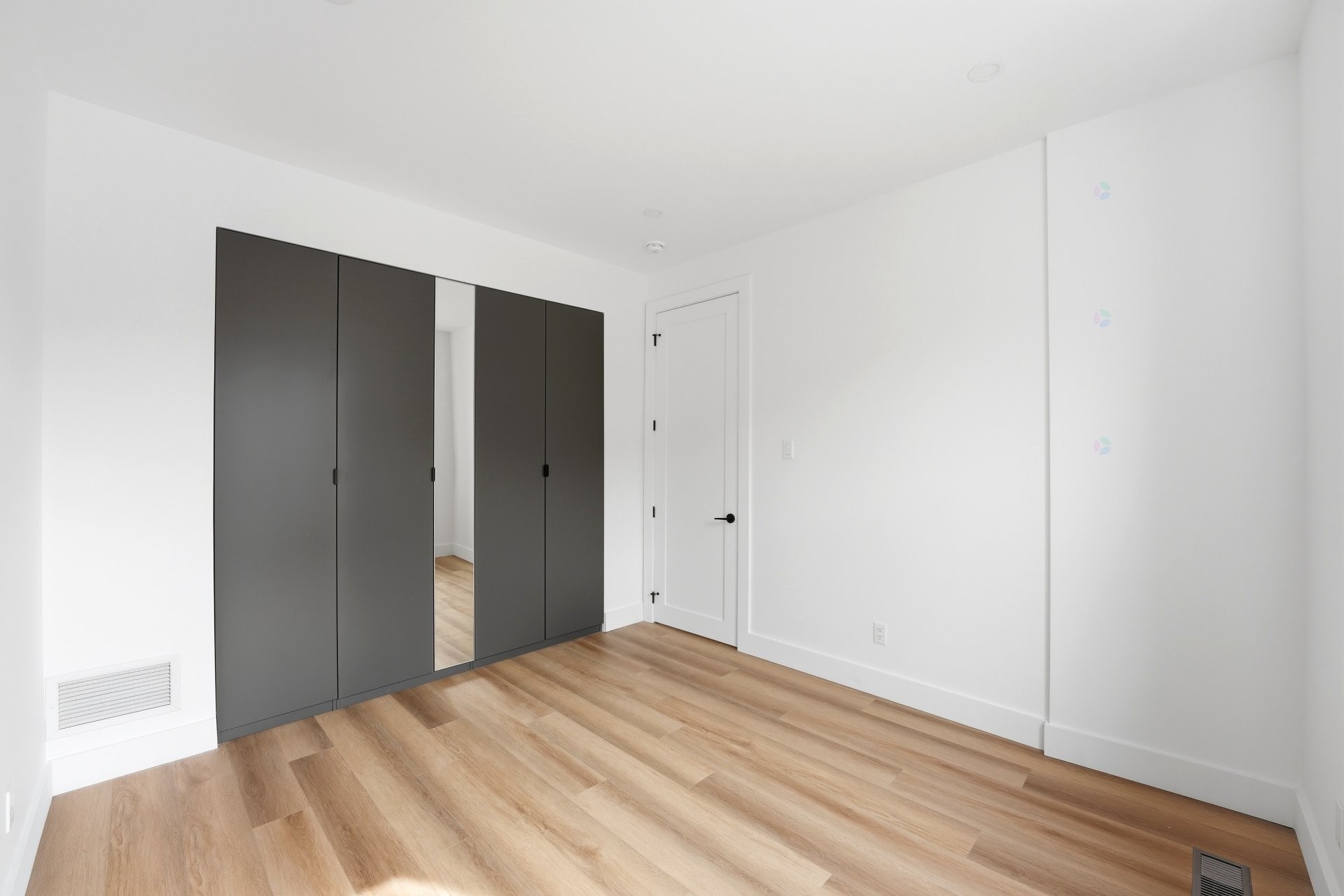 









137


Av. Querbes

,
Montréal (Outremont),




QC
H2V3V8

