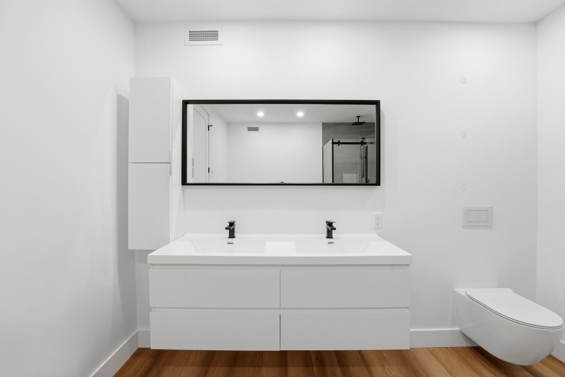 









137


Av. Querbes

,
Montréal (Outremont),




QC
H2V3V8

