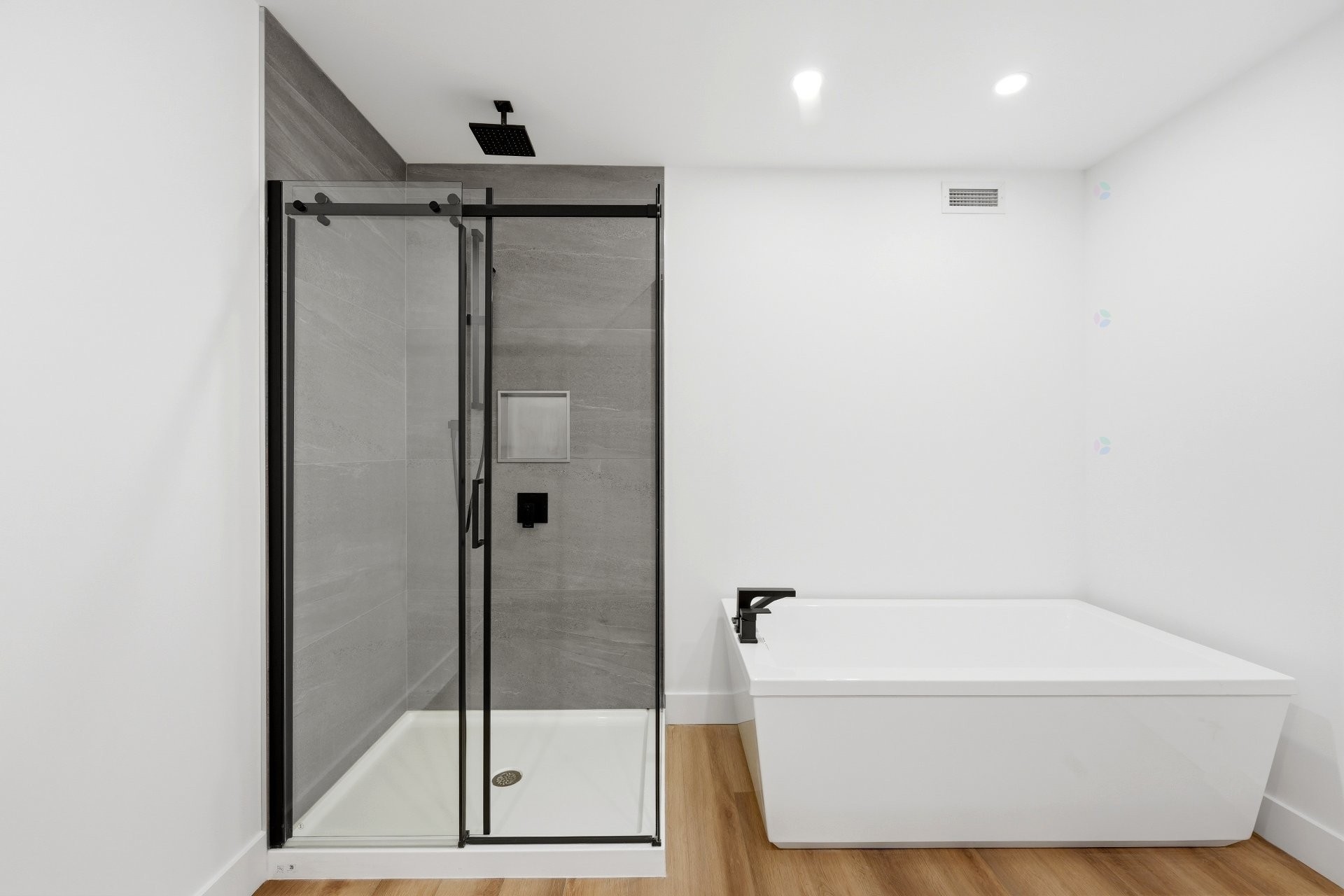 









137


Av. Querbes

,
Montréal (Outremont),




QC
H2V3V8

