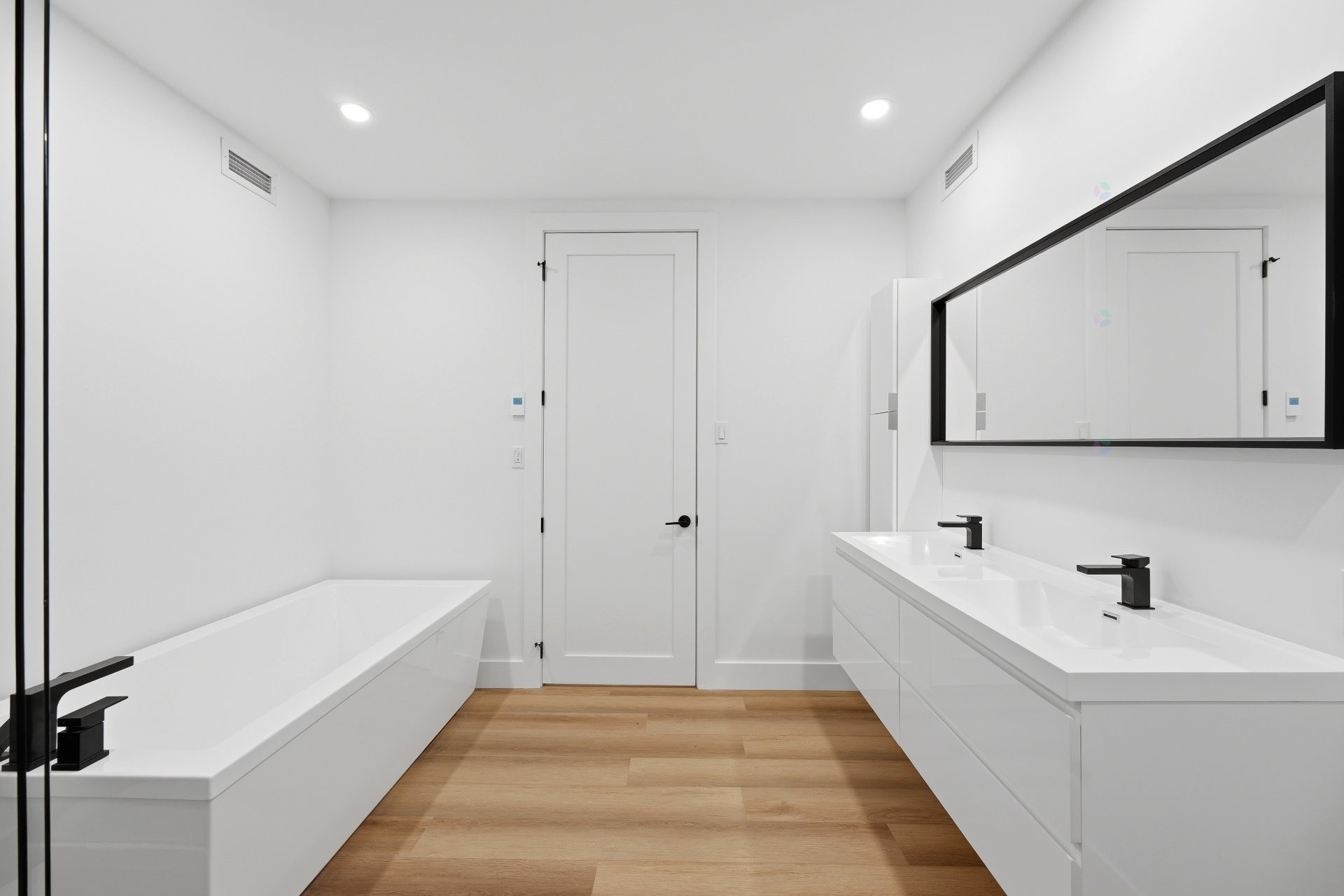 









137


Av. Querbes

,
Montréal (Outremont),




QC
H2V3V8

