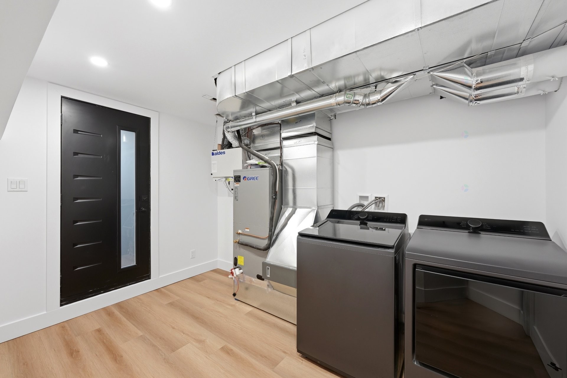 









137


Av. Querbes

,
Montréal (Outremont),




QC
H2V3V8

