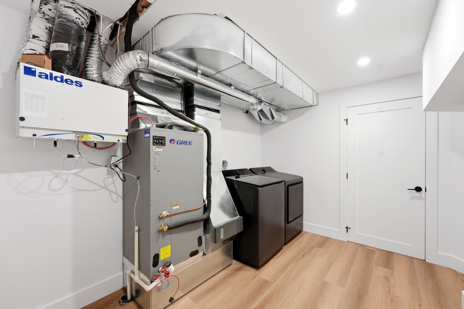 









137


Av. Querbes

,
Montréal (Outremont),




QC
H2V3V8

