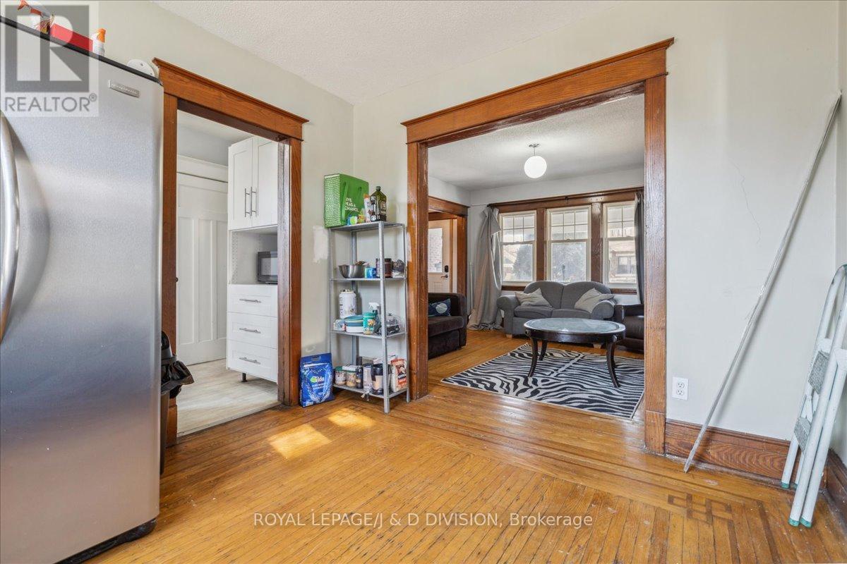 












59 PAISLEY AVENUE S

,
Hamilton,




Ontario
L8S1V2

