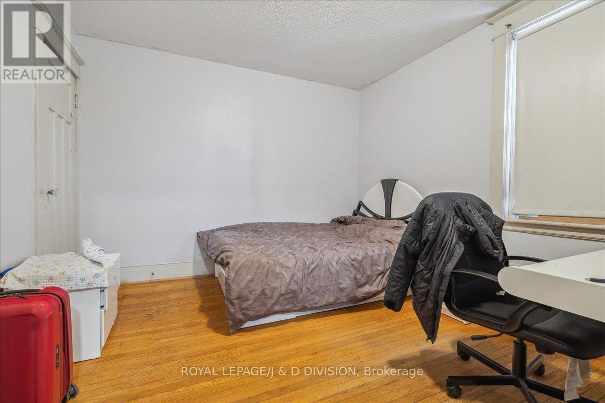 












59 PAISLEY AVENUE S

,
Hamilton,




Ontario
L8S1V2

