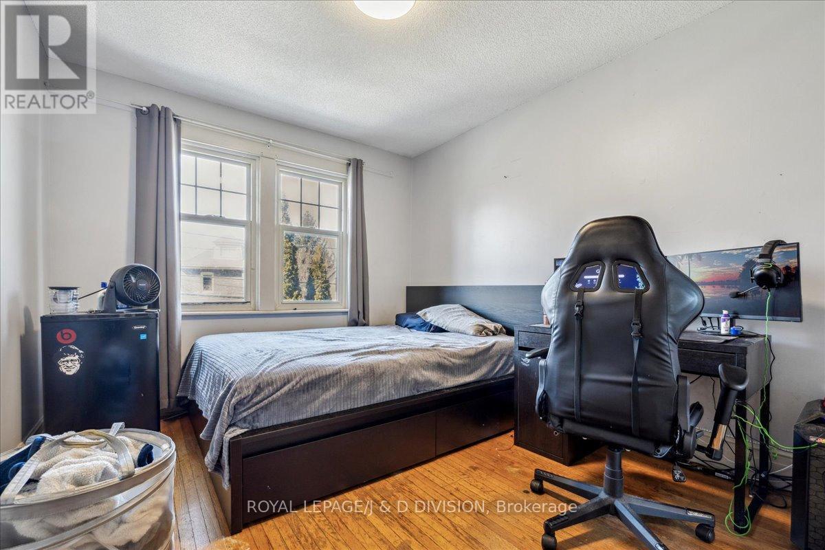 












59 PAISLEY AVENUE S

,
Hamilton,




Ontario
L8S1V2

