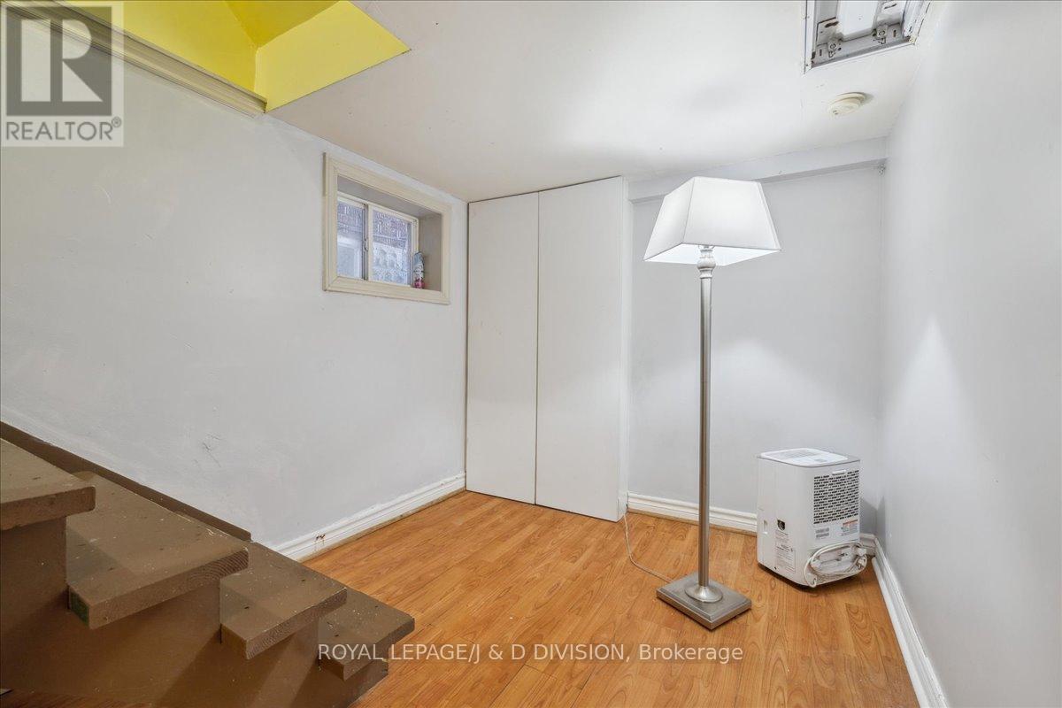 












59 PAISLEY AVENUE S

,
Hamilton,




Ontario
L8S1V2

