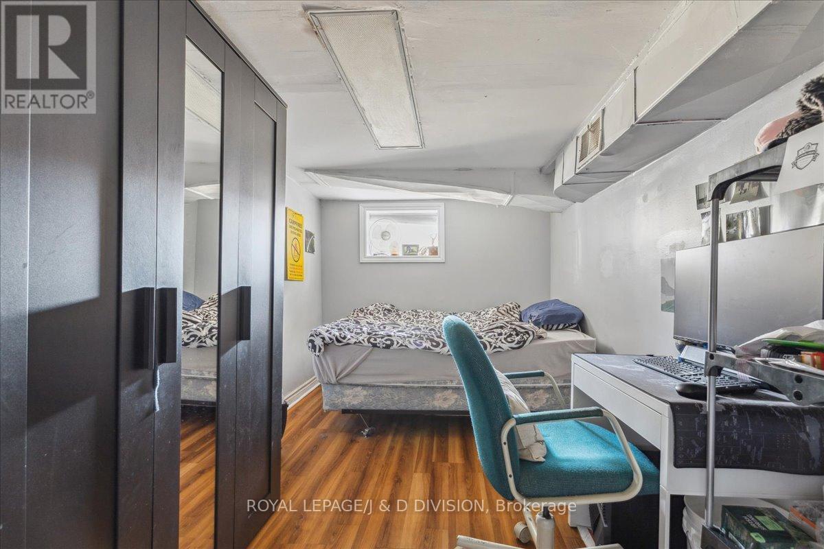 












59 PAISLEY AVENUE S

,
Hamilton,




Ontario
L8S1V2

