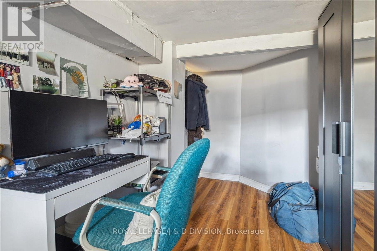 












59 PAISLEY AVENUE S

,
Hamilton,




Ontario
L8S1V2

