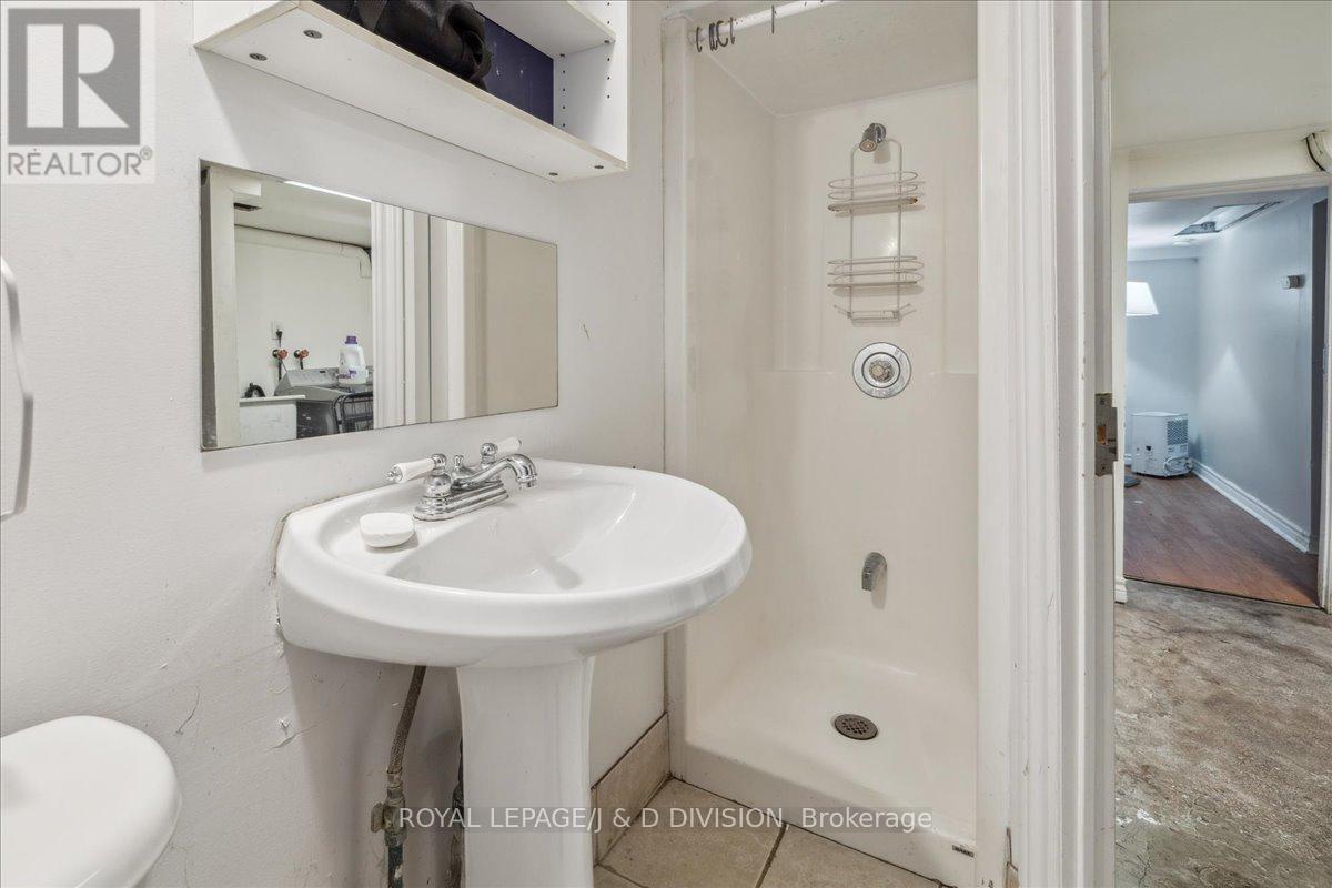 












59 PAISLEY AVENUE S

,
Hamilton,




Ontario
L8S1V2

