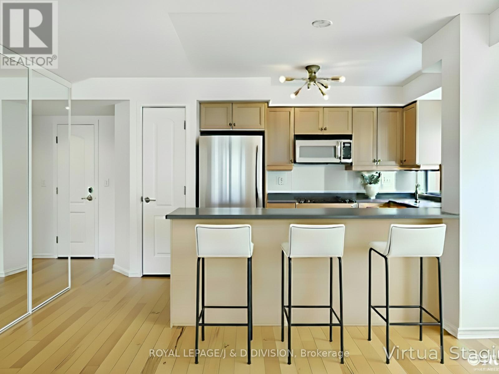 












305 - 18 STAFFORD STREET

,
Toronto,




Ontario
M5V3W4

