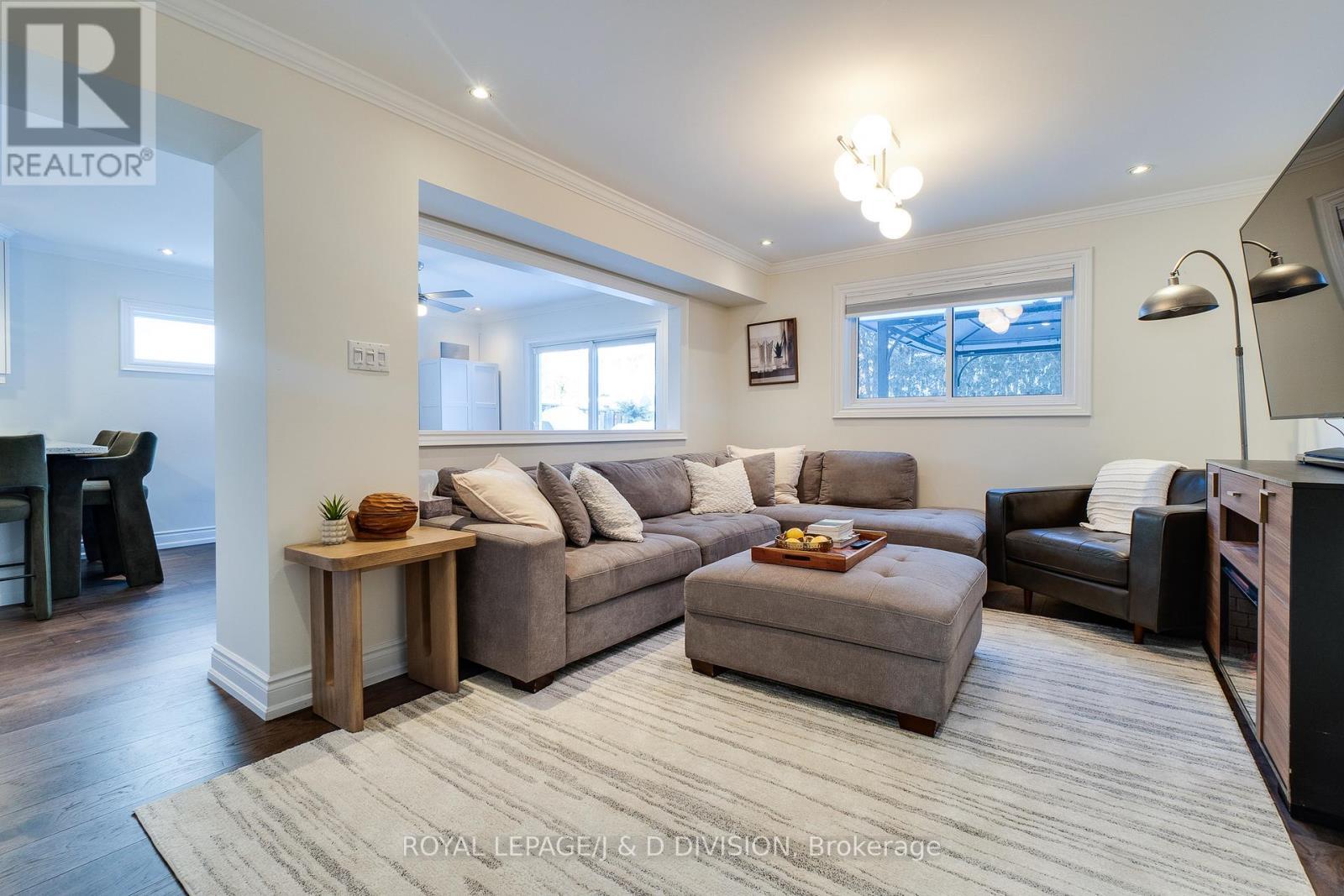 












365 LYNN PLACE

,
Oakville,




Ontario
L6H2C5

