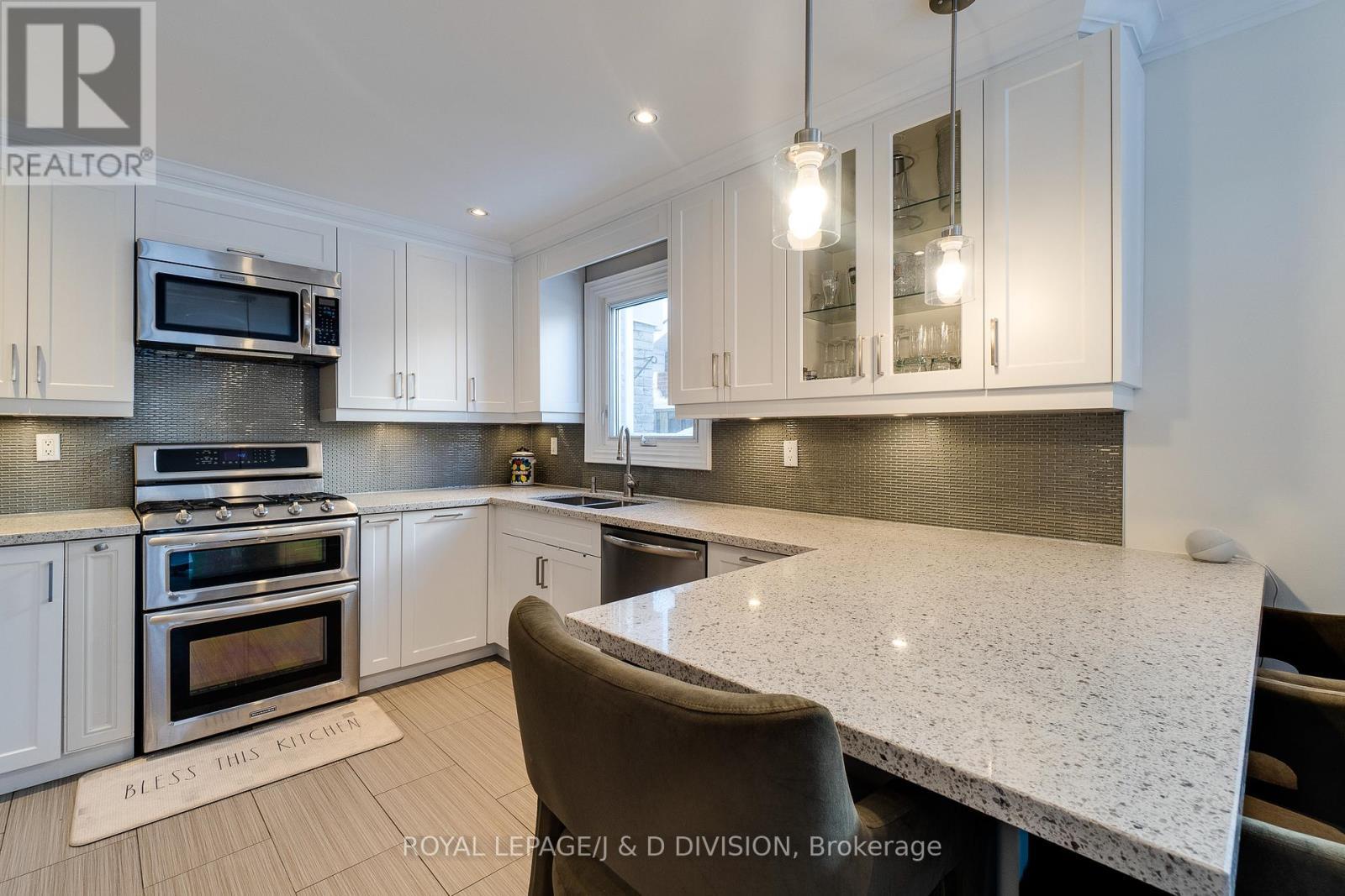 












365 LYNN PLACE

,
Oakville,




Ontario
L6H2C5

