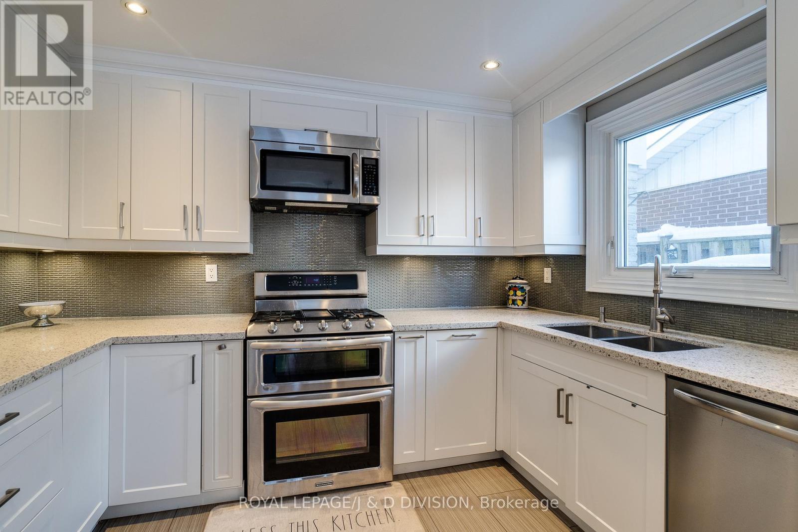 












365 LYNN PLACE

,
Oakville,




Ontario
L6H2C5

