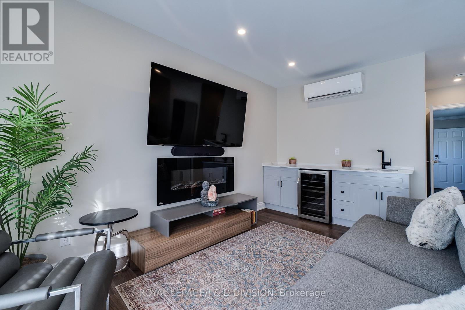 












365 LYNN PLACE

,
Oakville,




Ontario
L6H2C5

