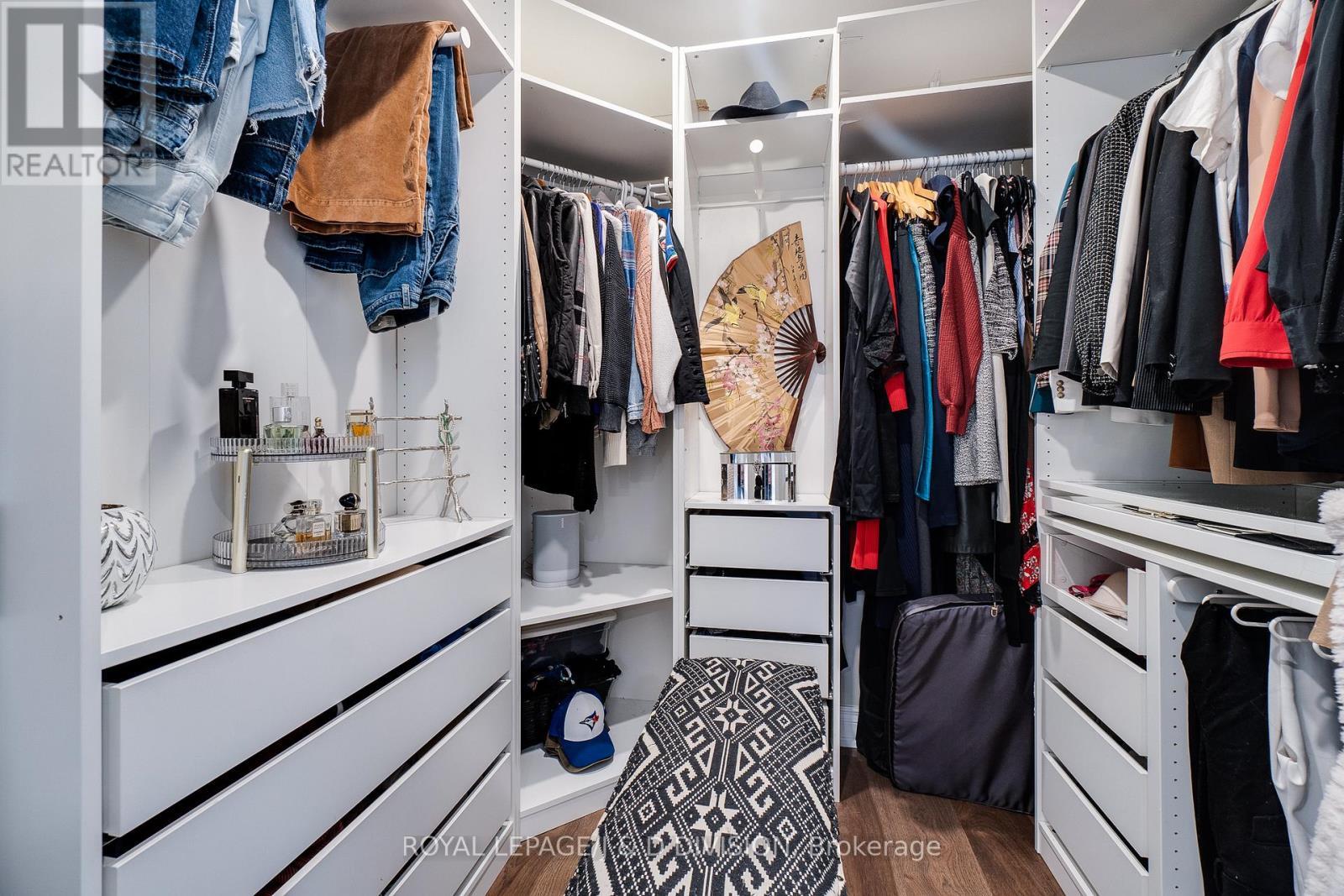 












365 LYNN PLACE

,
Oakville,




Ontario
L6H2C5

