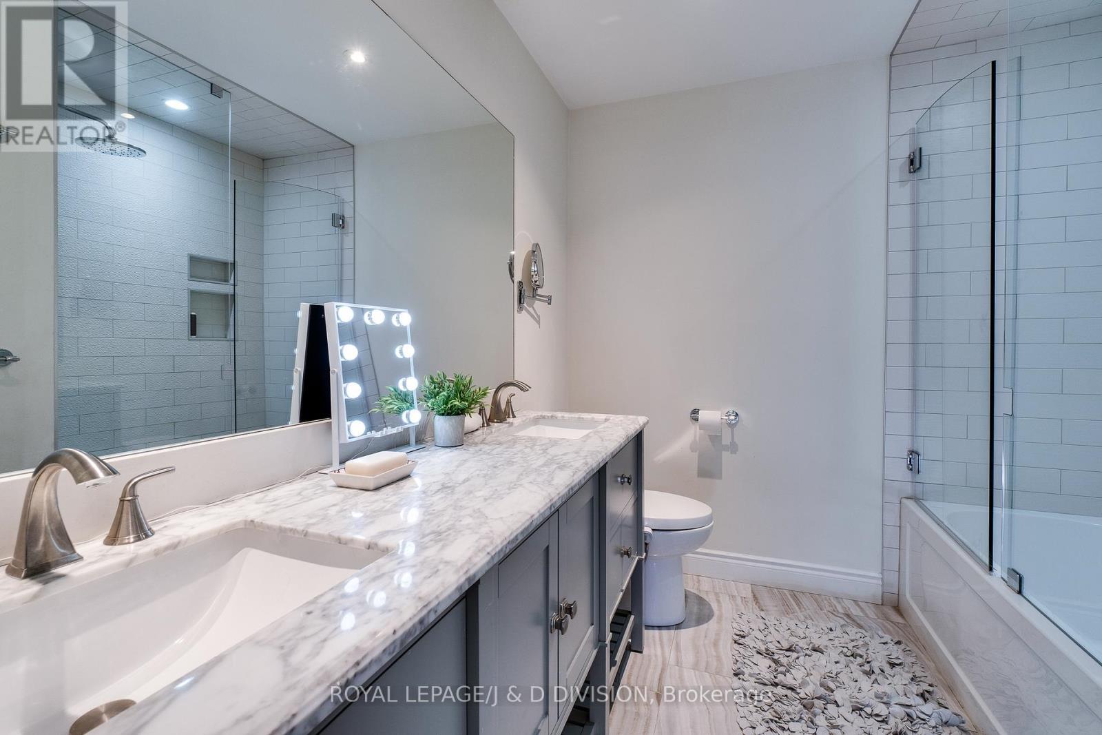 












365 LYNN PLACE

,
Oakville,




Ontario
L6H2C5

