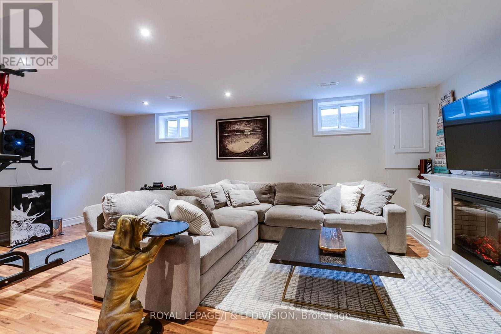 












365 LYNN PLACE

,
Oakville,




Ontario
L6H2C5

