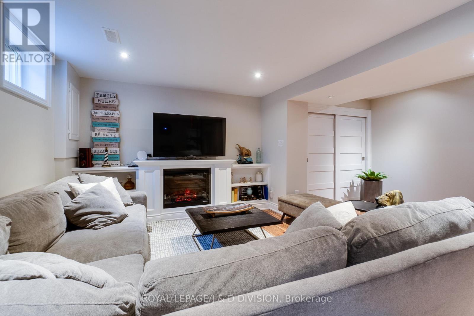 












365 LYNN PLACE

,
Oakville,




Ontario
L6H2C5

