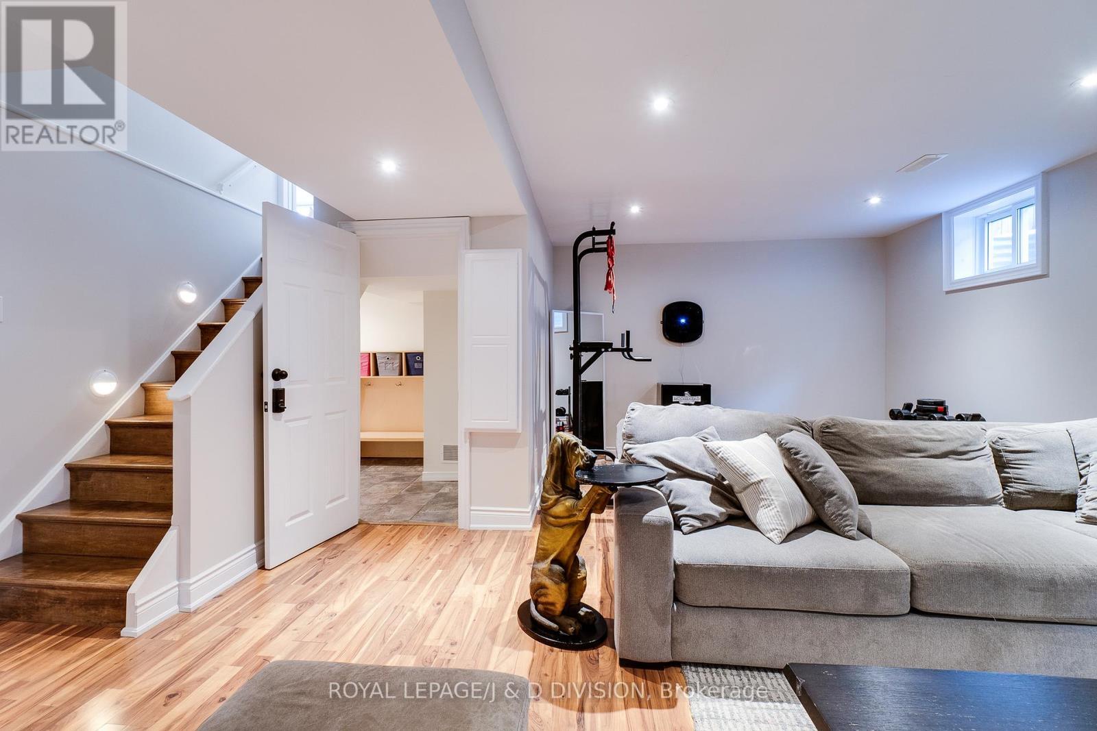 












365 LYNN PLACE

,
Oakville,




Ontario
L6H2C5

