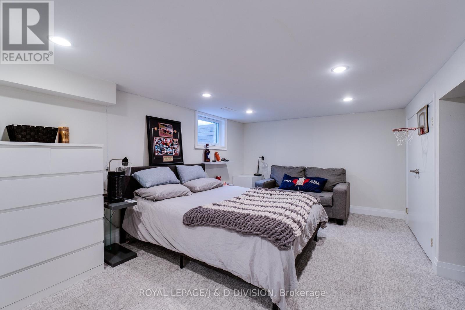 












365 LYNN PLACE

,
Oakville,




Ontario
L6H2C5

