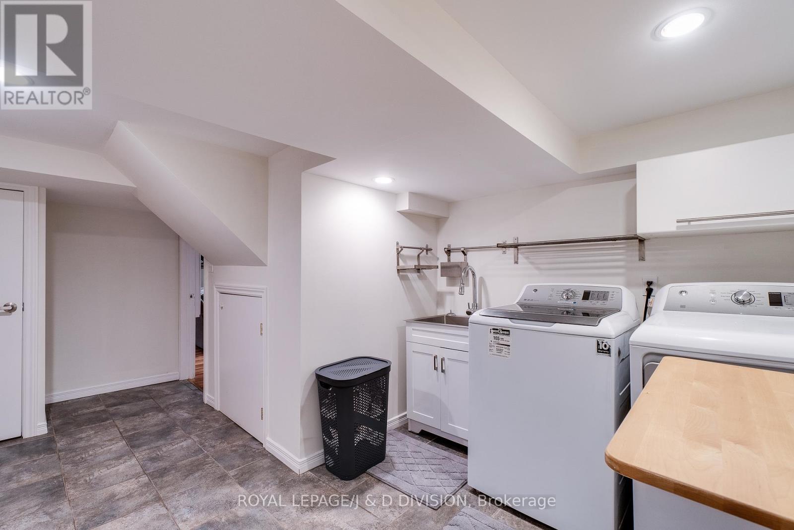 












365 LYNN PLACE

,
Oakville,




Ontario
L6H2C5

