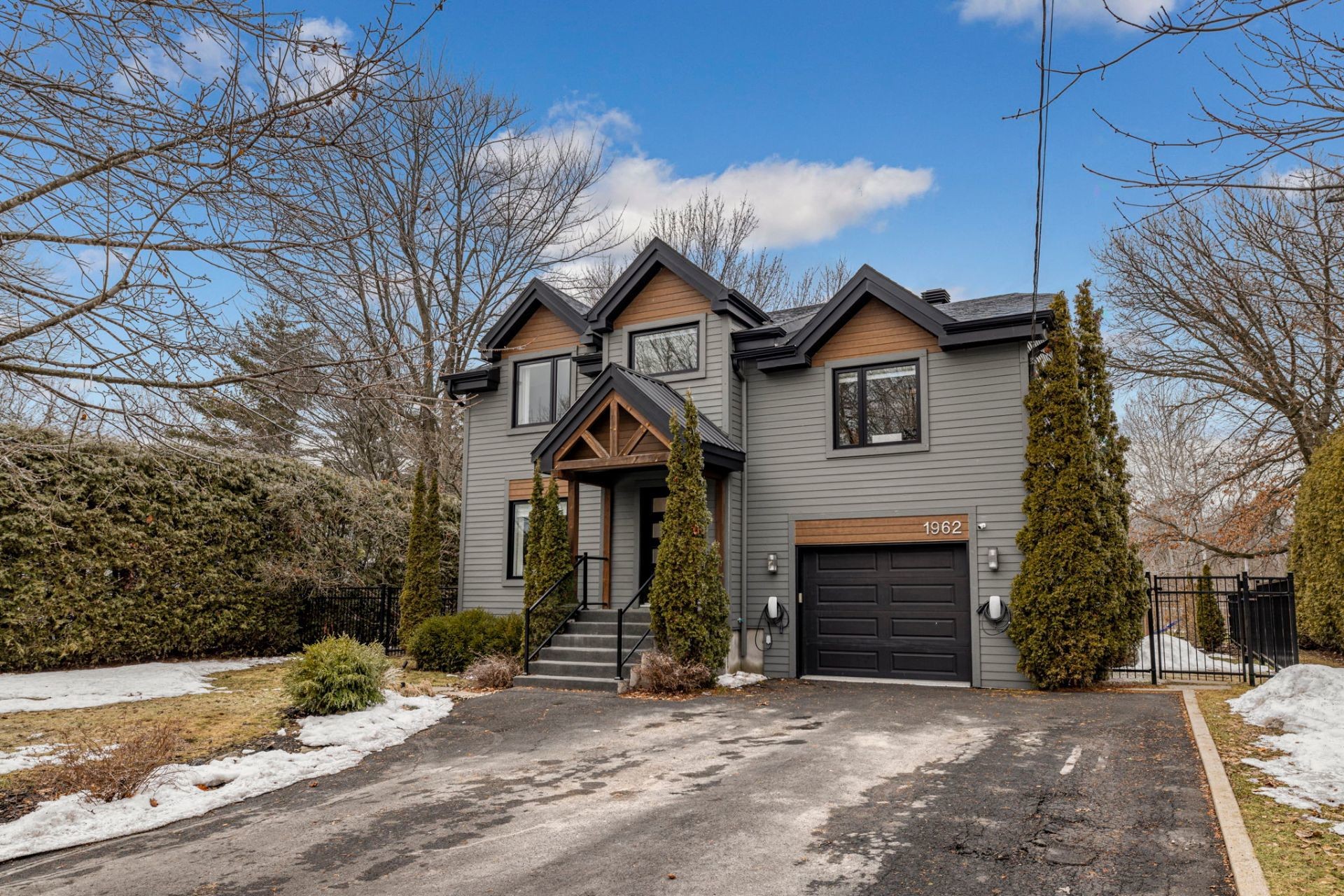 









1962


Rue des Lilas

,
Carignan,




QC
J3L5A8

