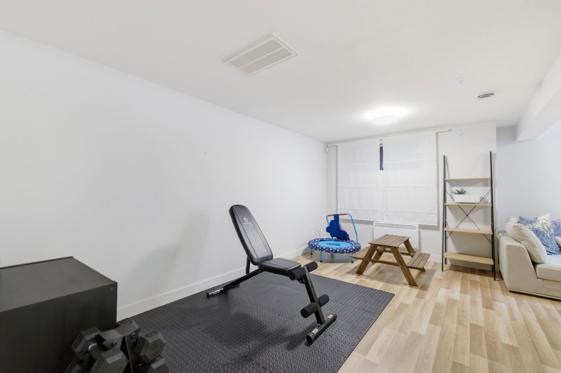 









1962


Rue des Lilas

,
Carignan,




QC
J3L5A8

