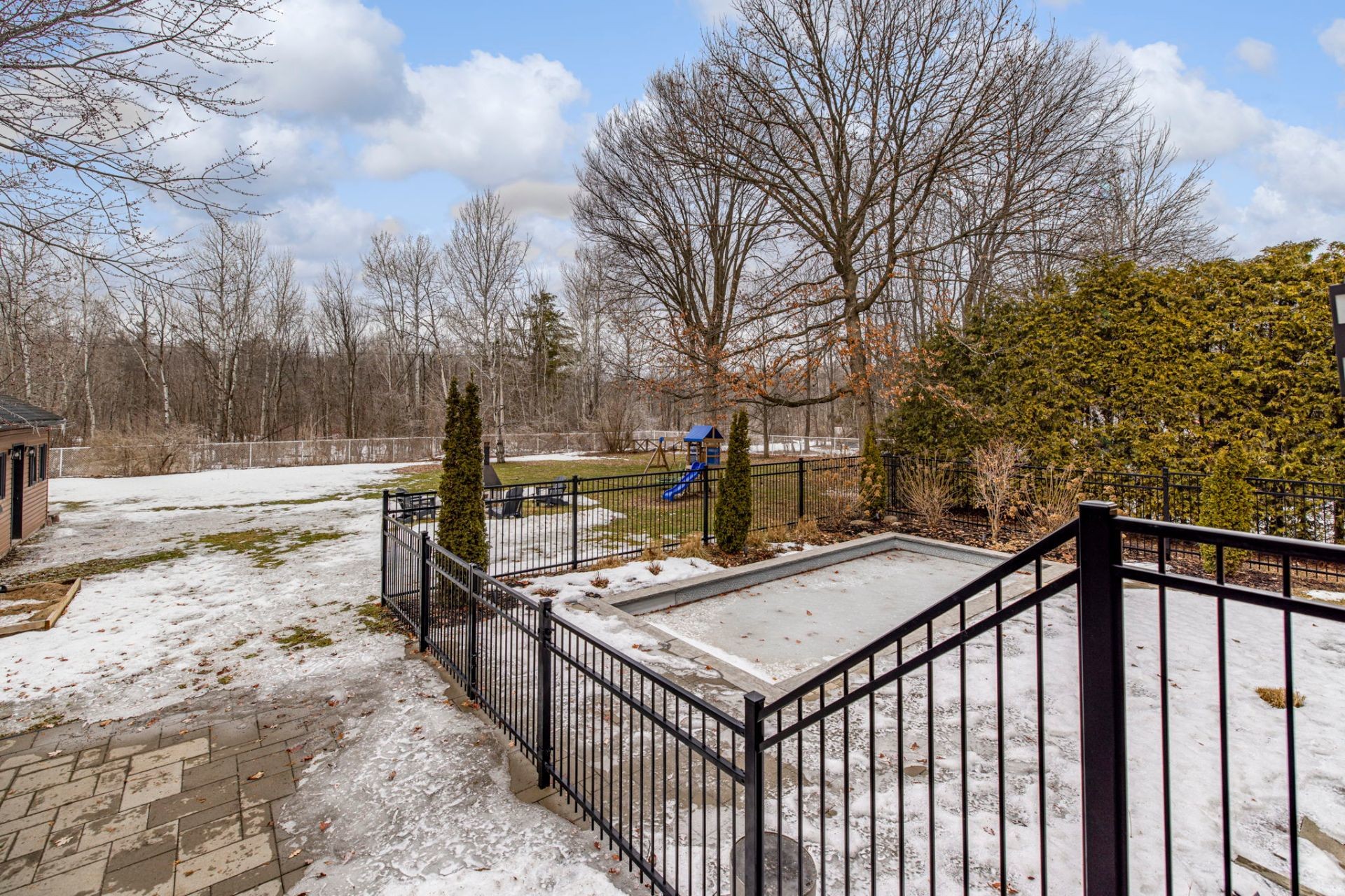 









1962


Rue des Lilas

,
Carignan,




QC
J3L5A8

