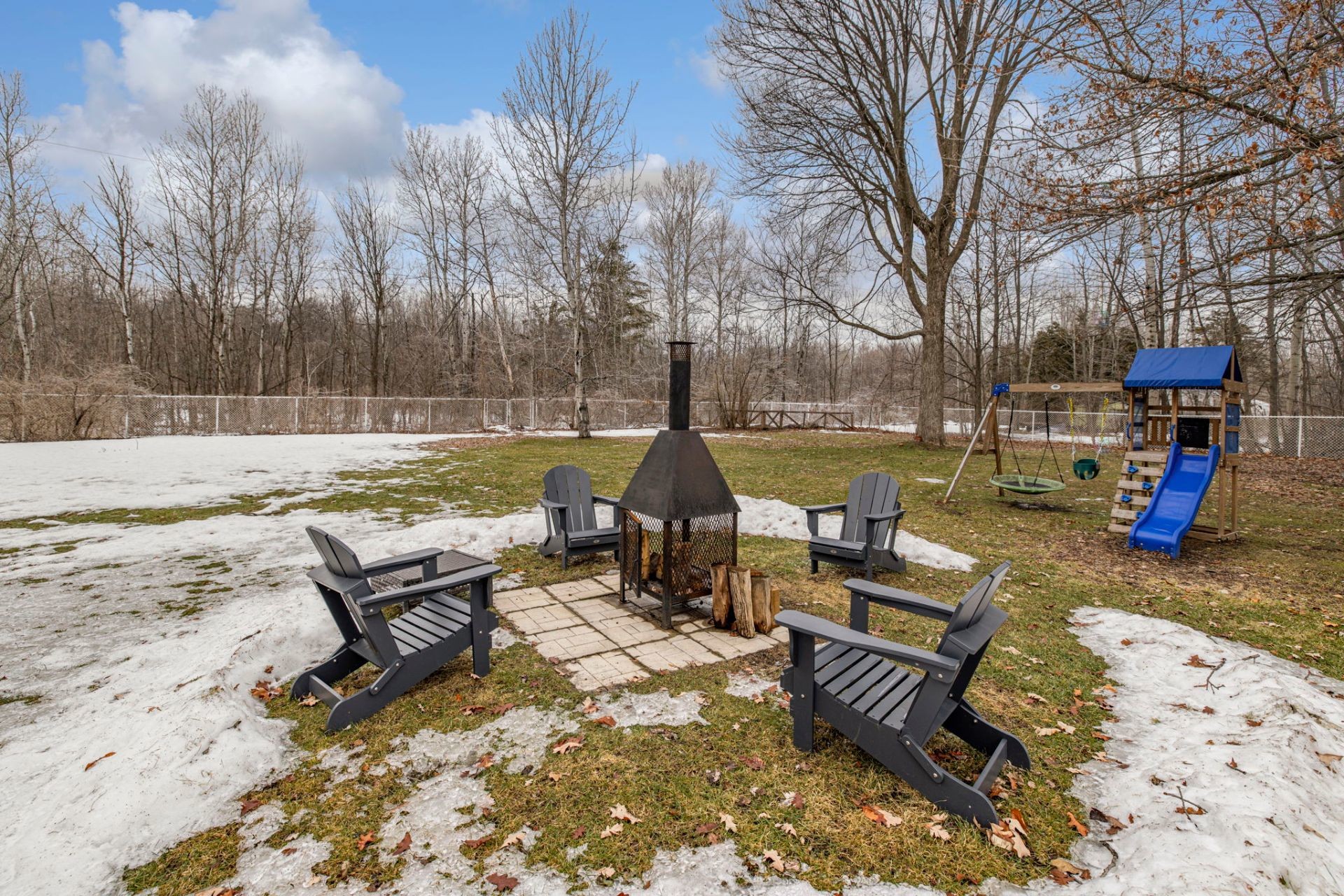 









1962


Rue des Lilas

,
Carignan,




QC
J3L5A8

