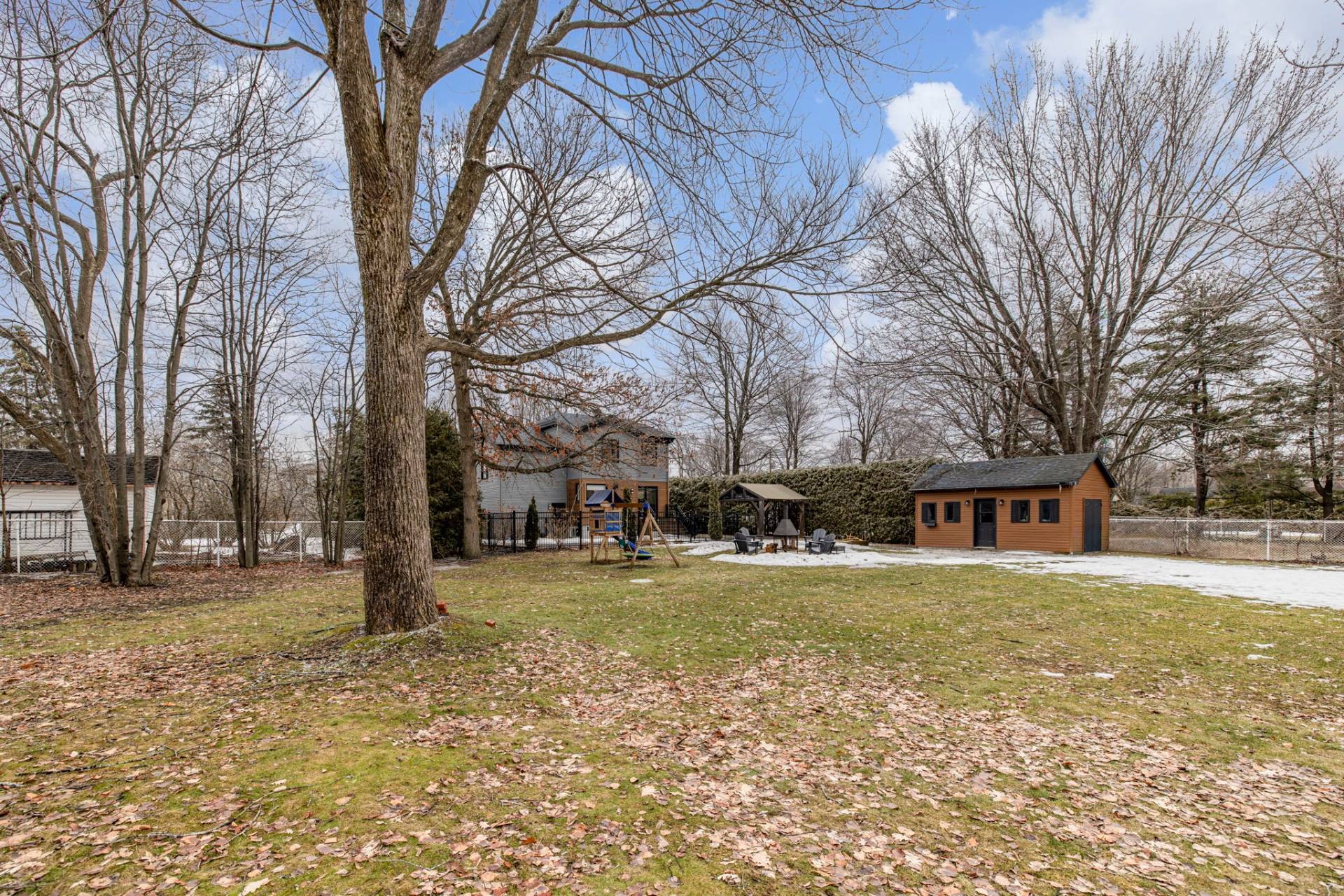 









1962


Rue des Lilas

,
Carignan,




QC
J3L5A8

