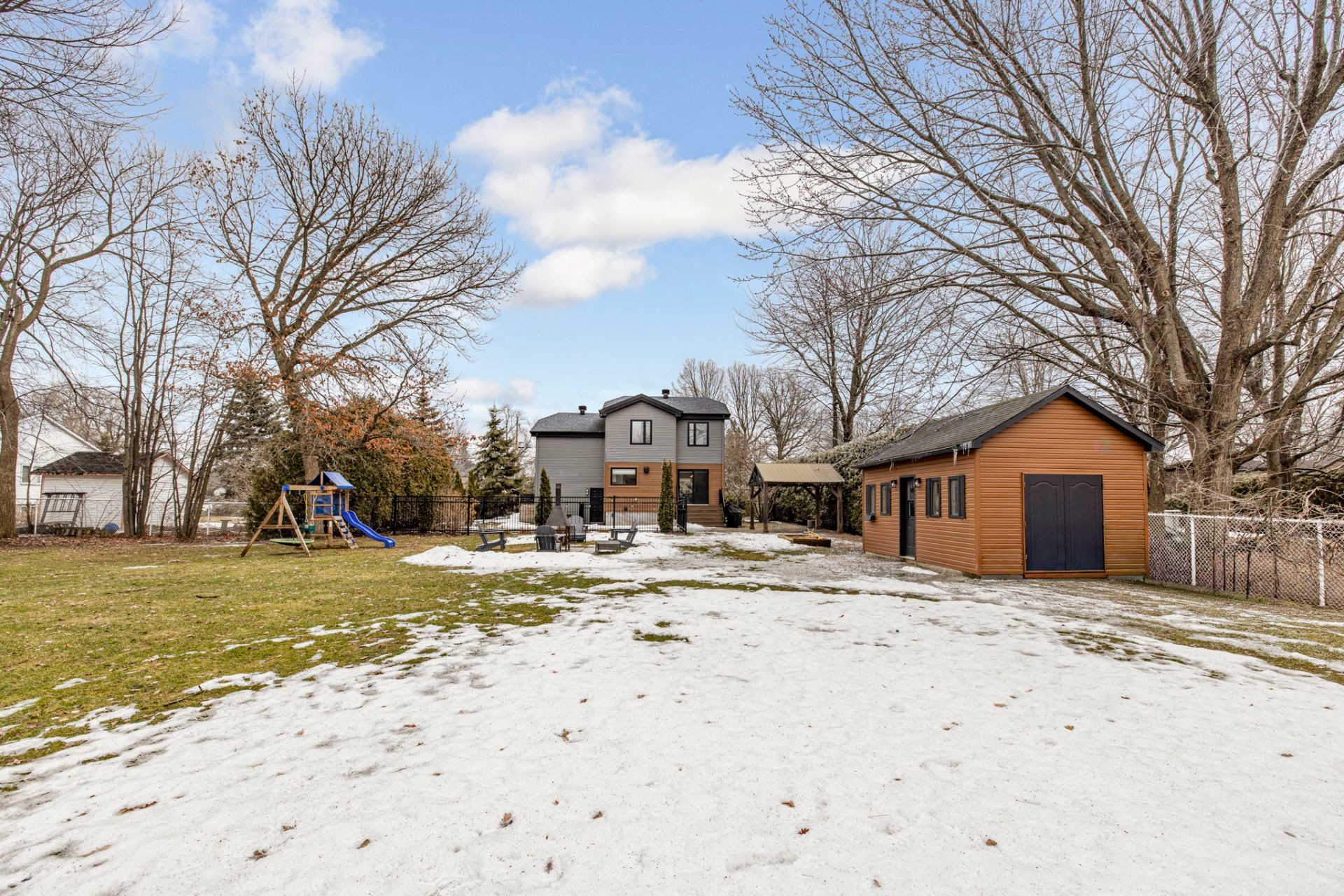 









1962


Rue des Lilas

,
Carignan,




QC
J3L5A8

