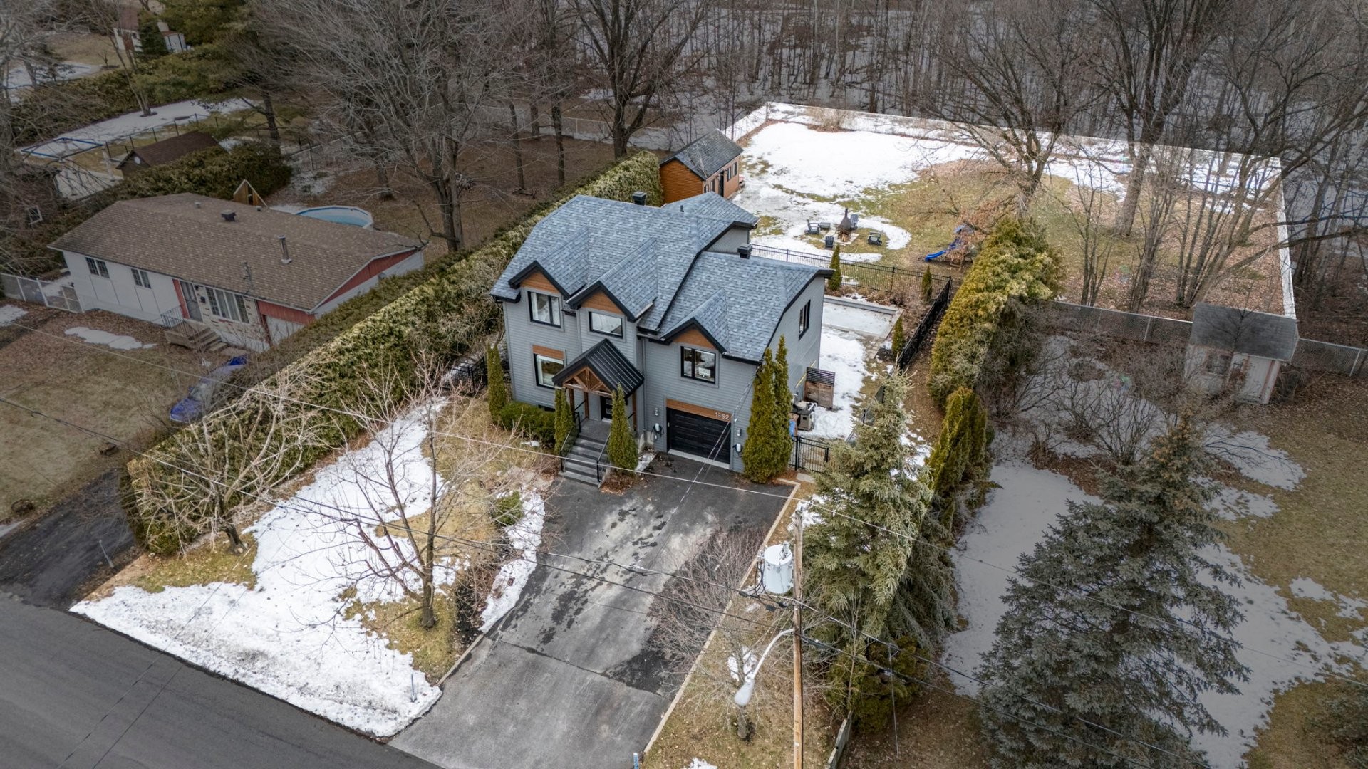 









1962


Rue des Lilas

,
Carignan,




QC
J3L5A8


