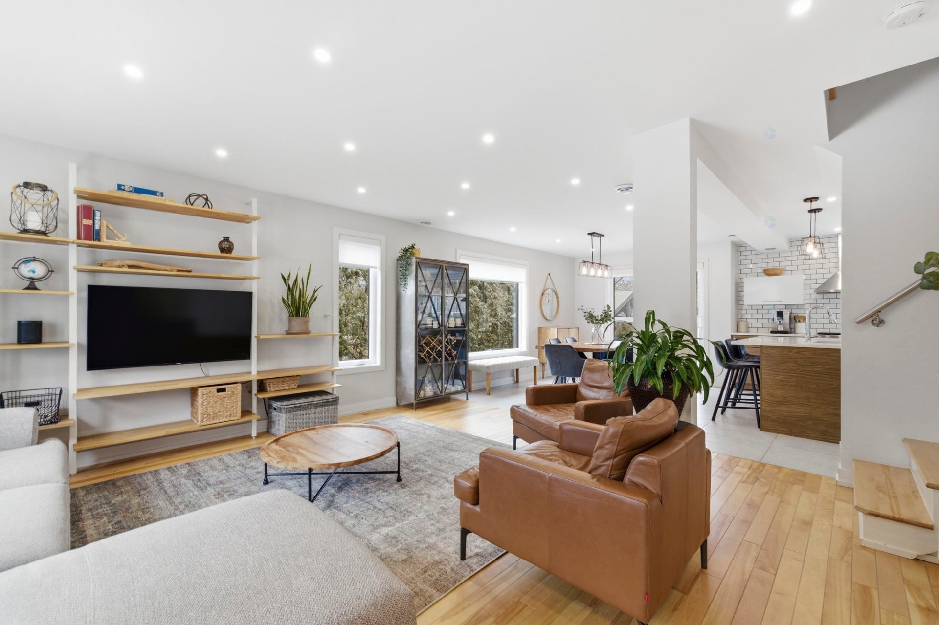 









1962


Rue des Lilas

,
Carignan,




QC
J3L5A8

