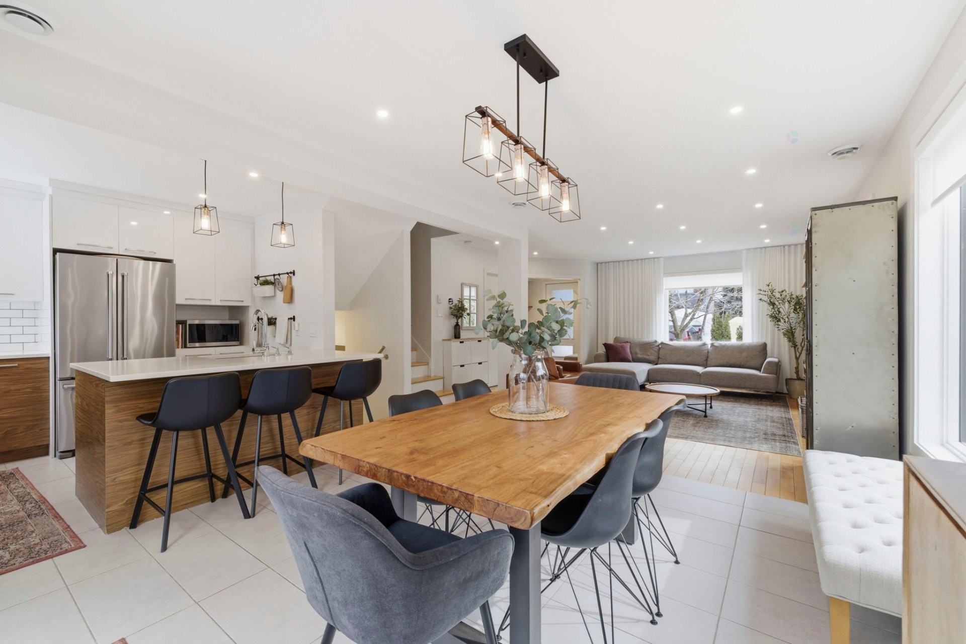 









1962


Rue des Lilas

,
Carignan,




QC
J3L5A8

