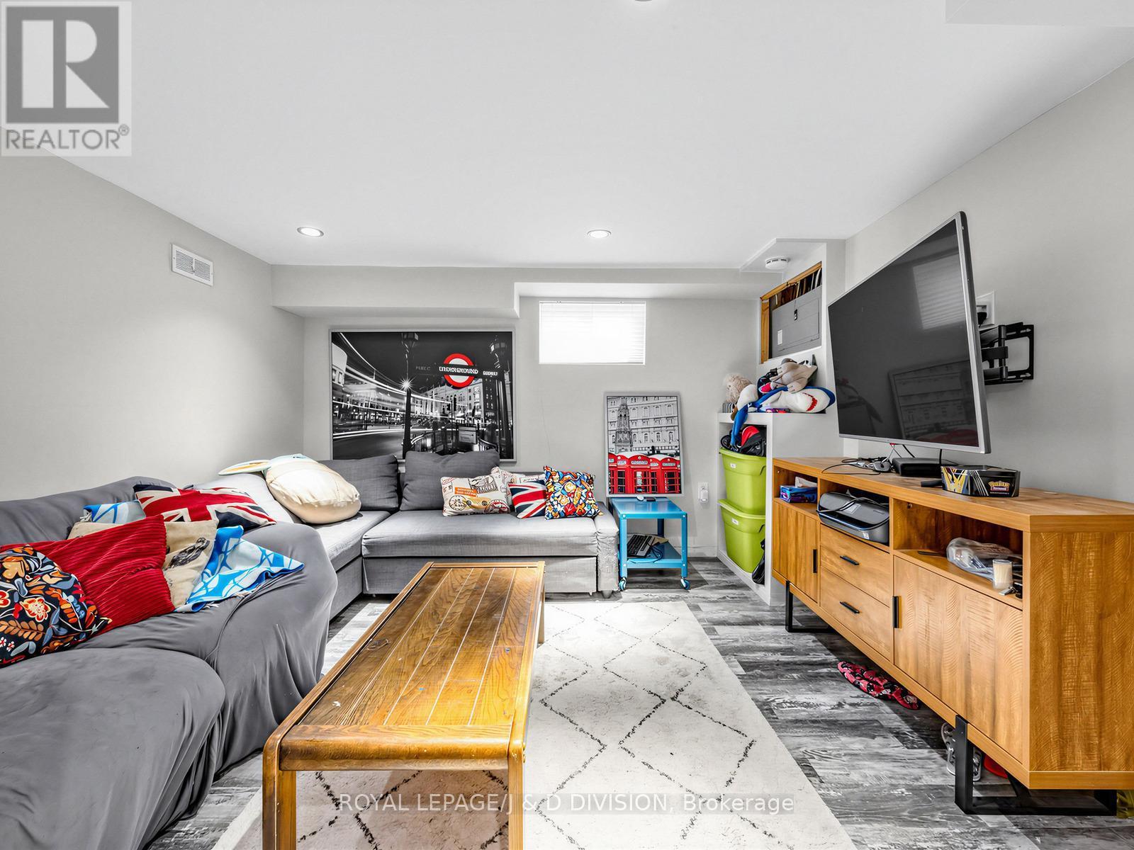 












92 TOWER DRIVE

,
Toronto,




Ontario
M1R3P2

