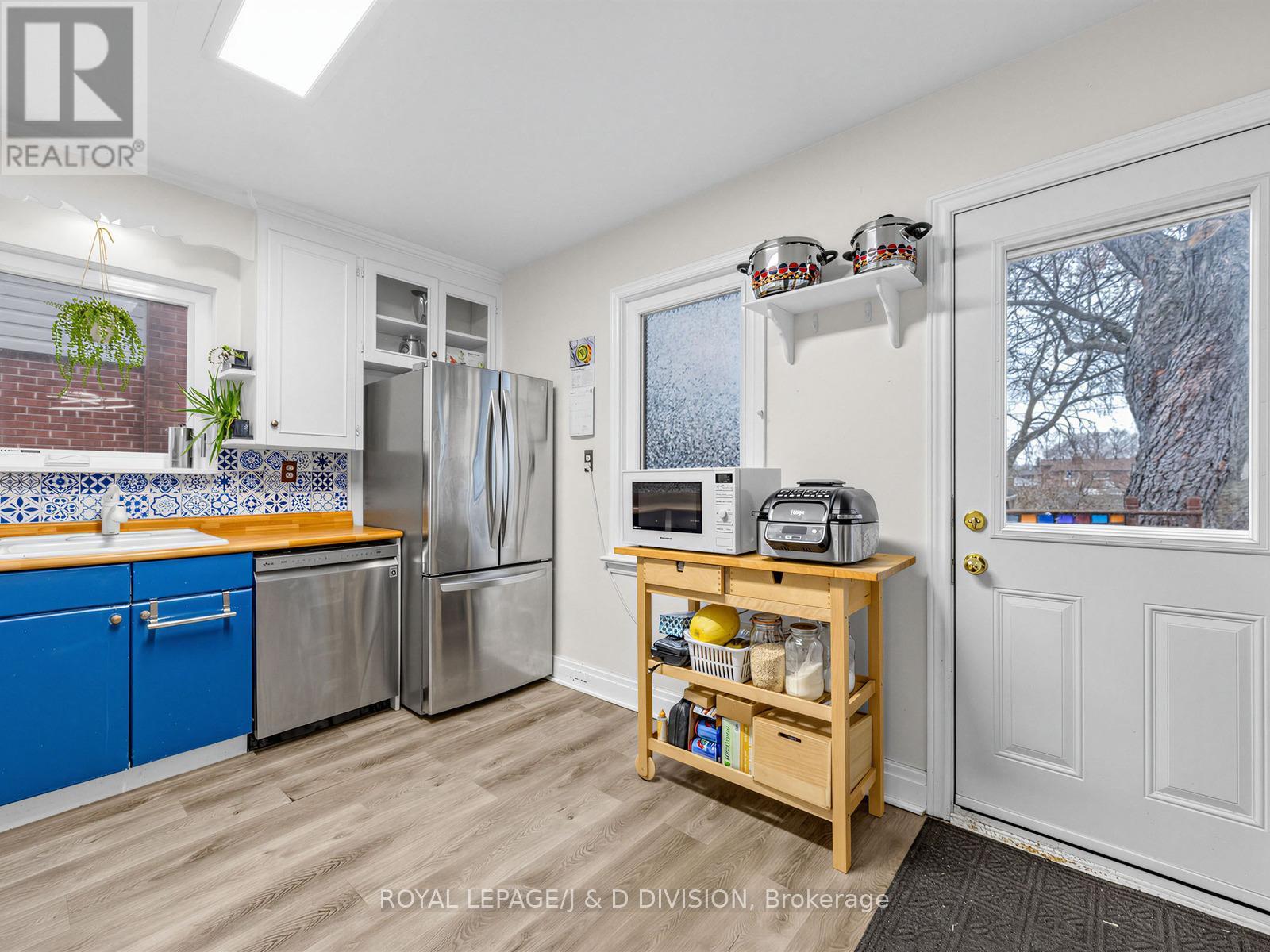 












92 TOWER DRIVE

,
Toronto,




Ontario
M1R3P2

