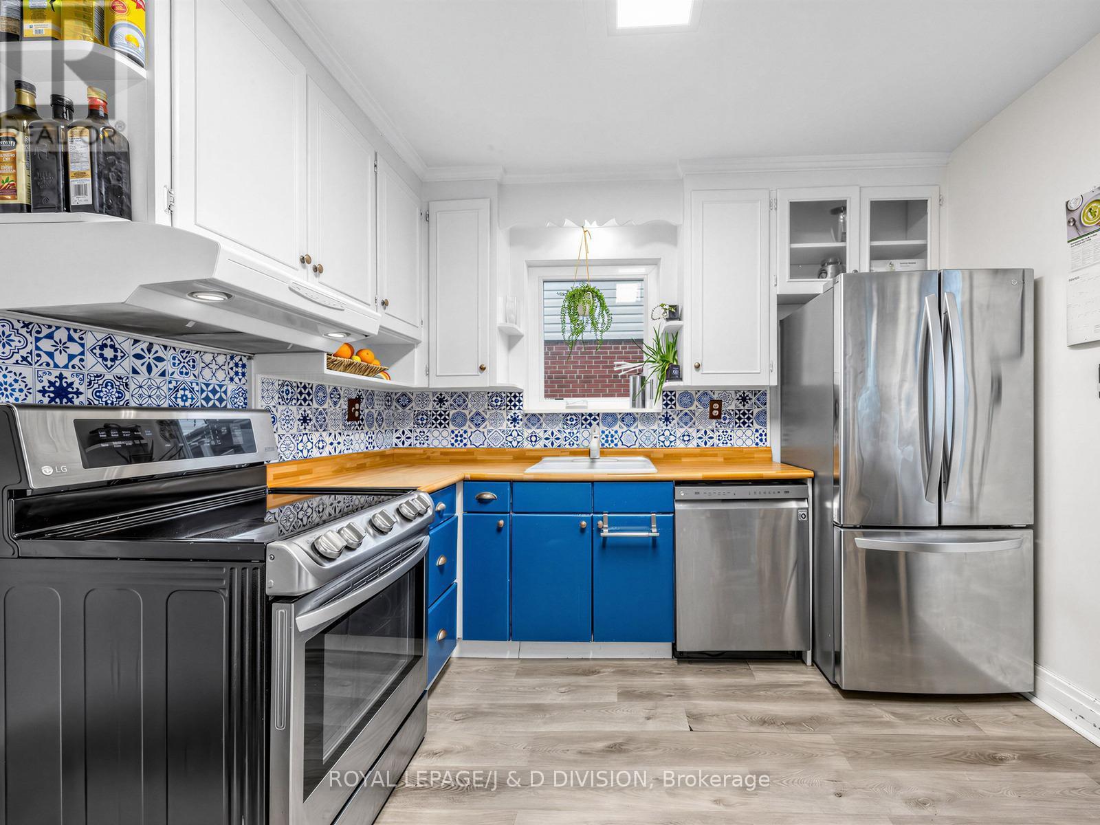 












92 TOWER DRIVE

,
Toronto,




Ontario
M1R3P2

