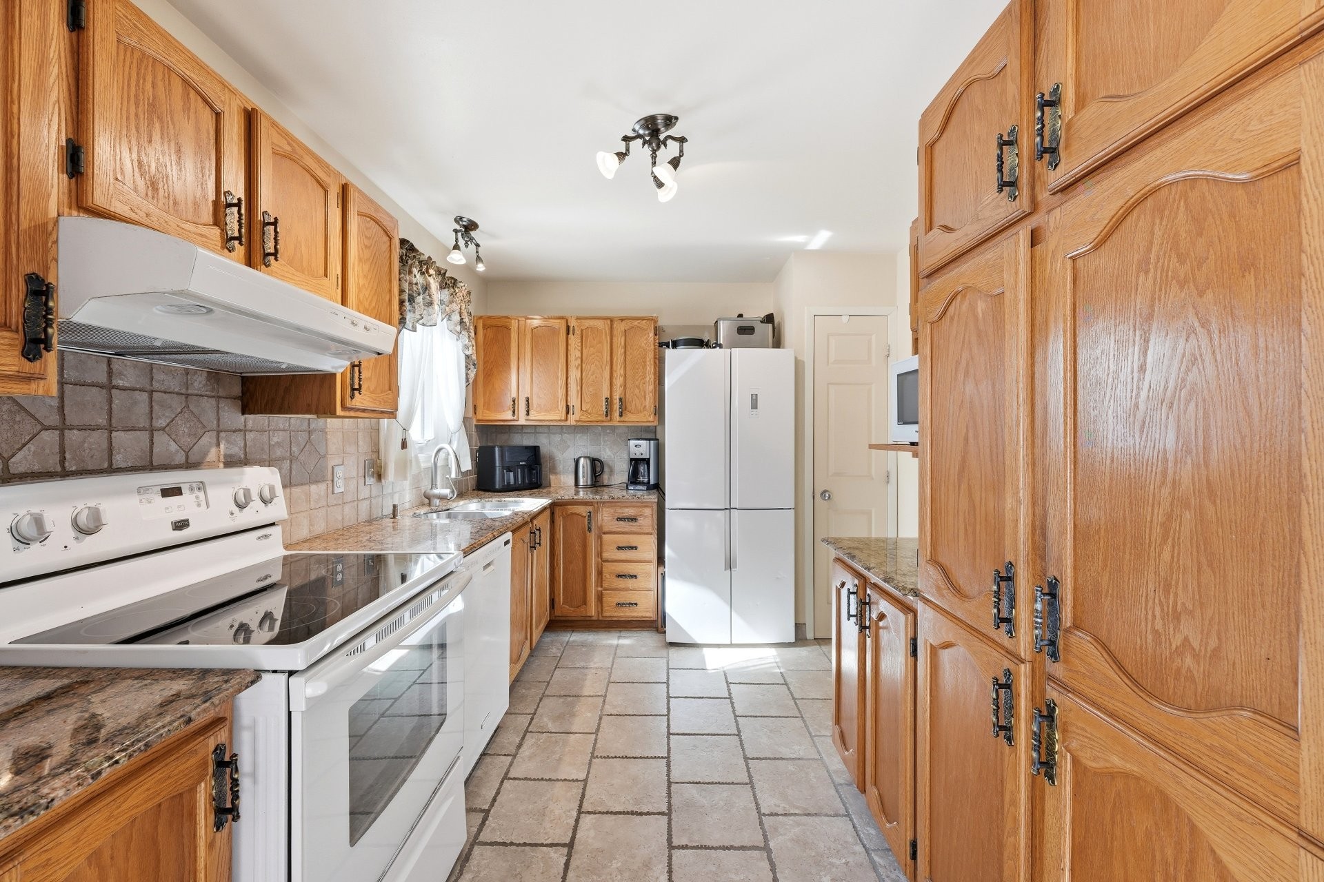 









517


Rue Beausoleil

,
Montréal (Rivière-des-Prairies/Pointe-aux-Trembles),




QC
H1A4G4


