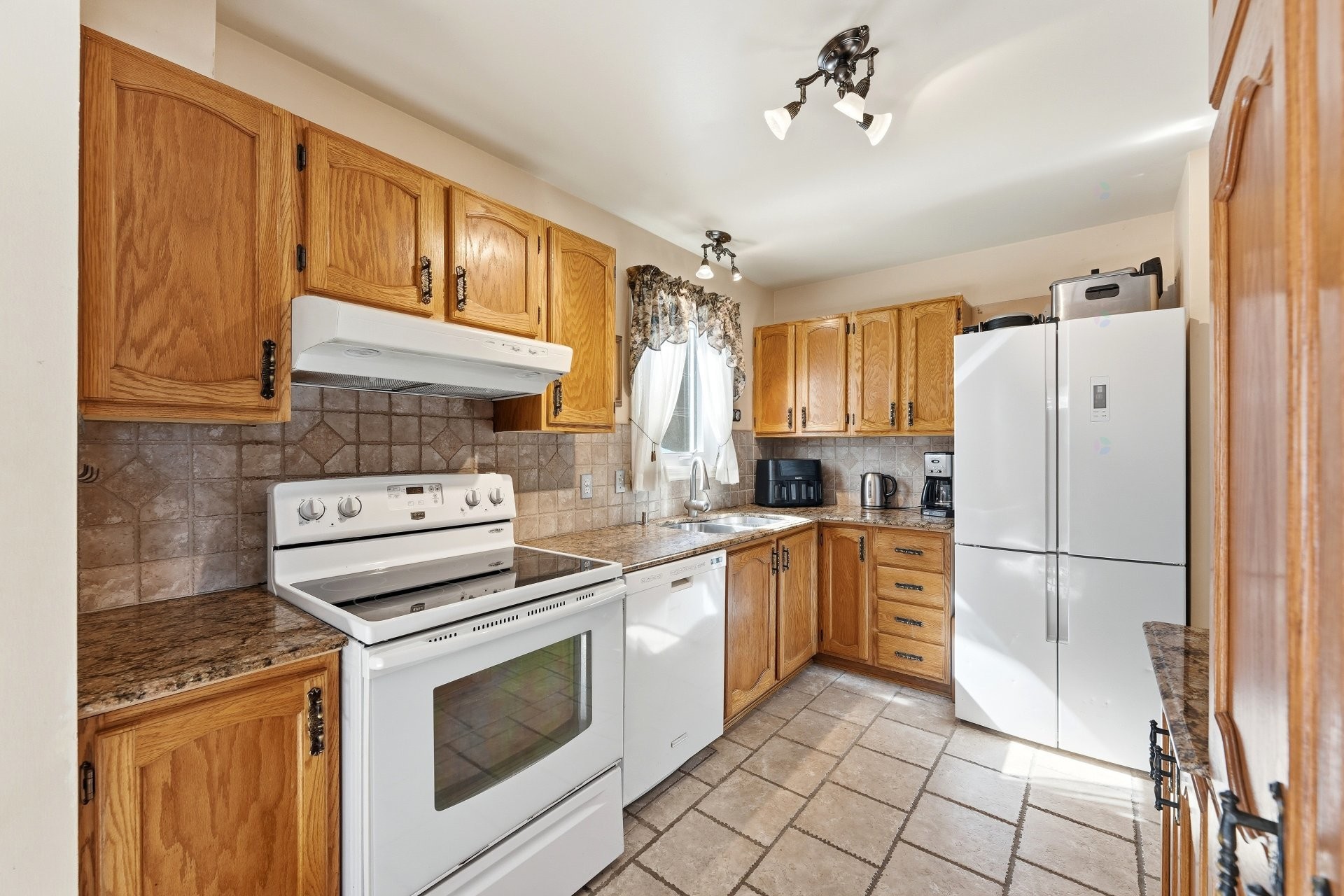 









517


Rue Beausoleil

,
Montréal (Rivière-des-Prairies/Pointe-aux-Trembles),




QC
H1A4G4

